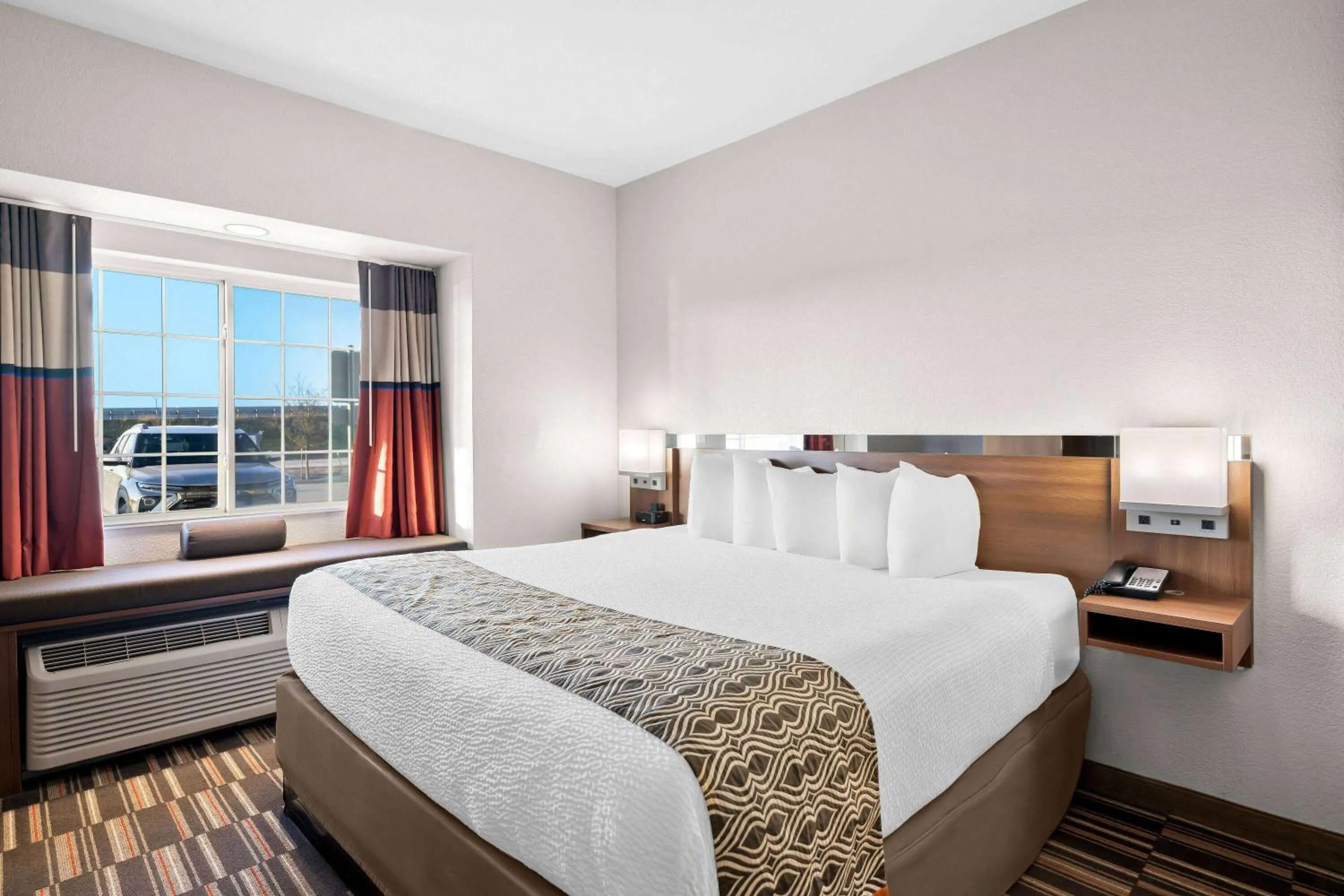 Photo of the whole room, Bed in Microtel Inn & Suites by Wyndham Sweetwater