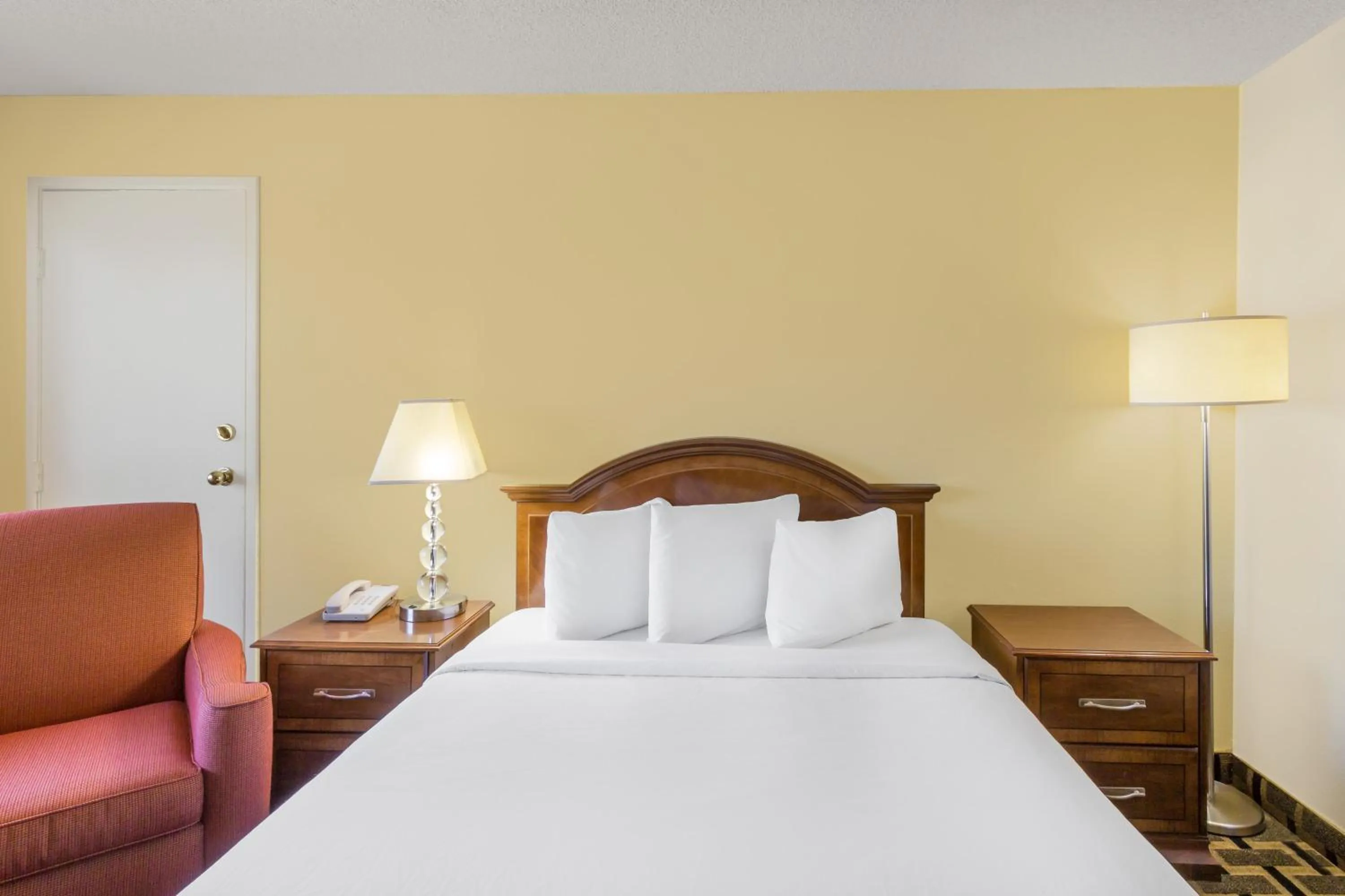 Bed in Travelodge by Wyndham Reno