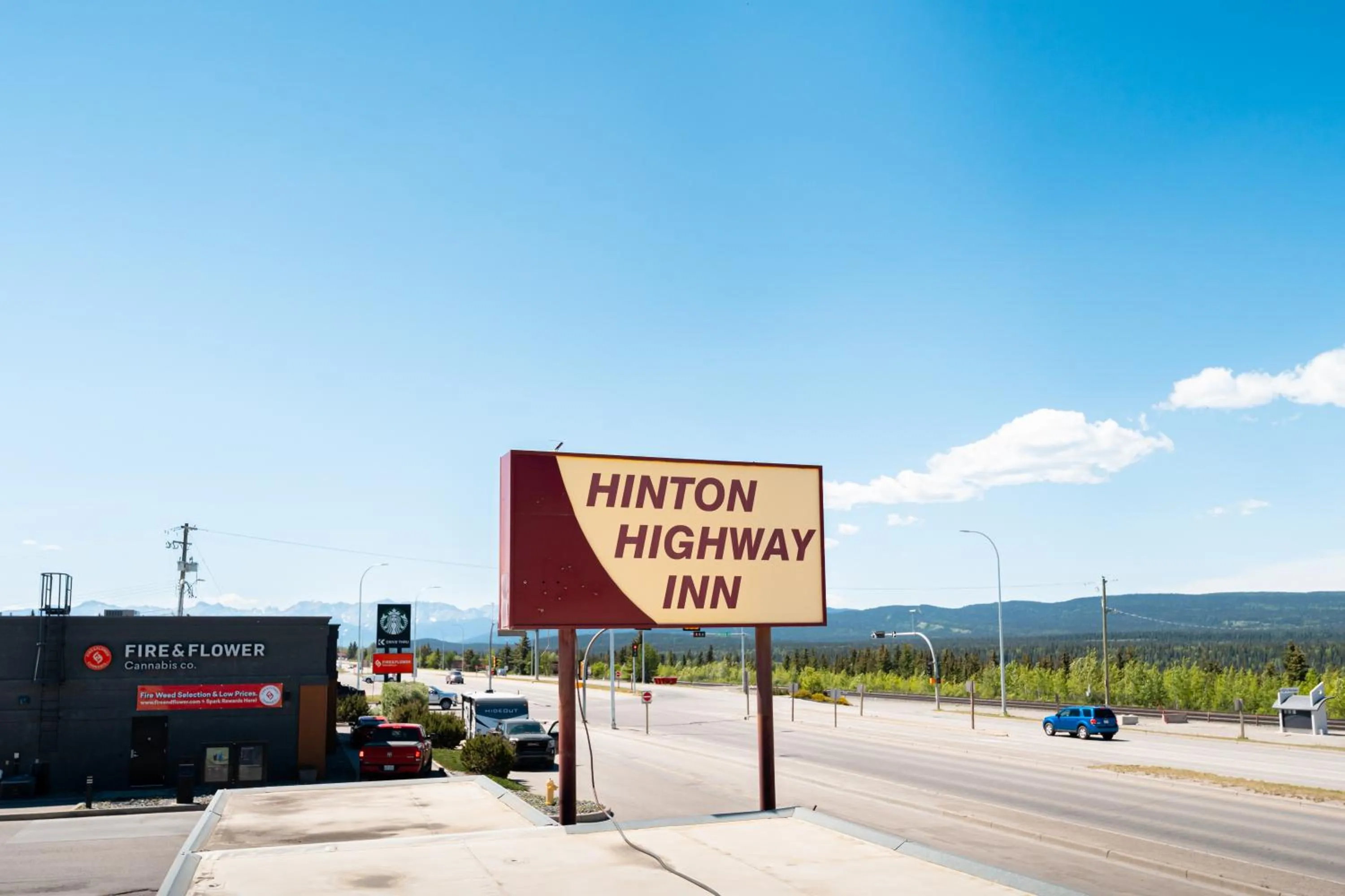 Mountain view in Hinton Highway Inn