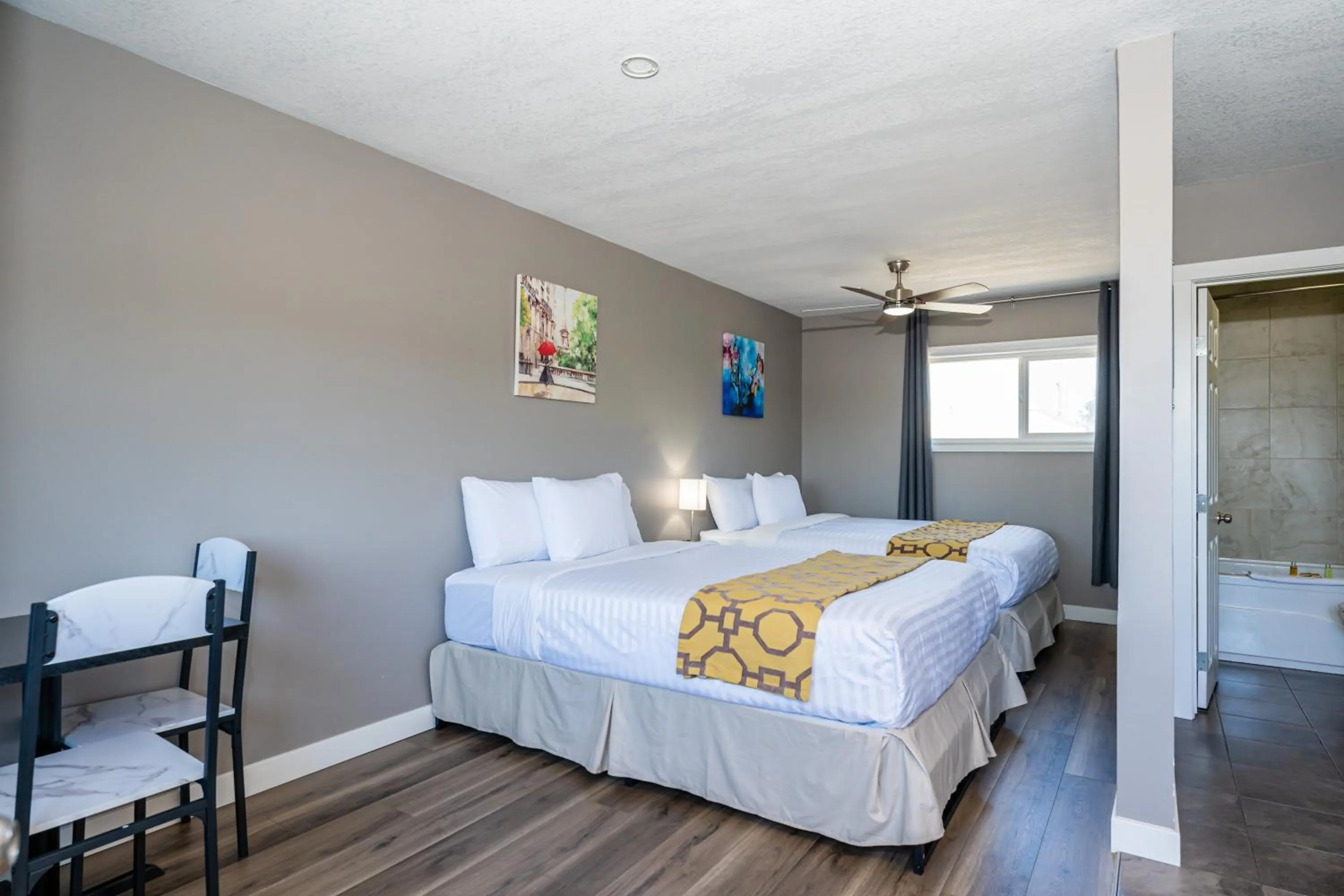 Bed in Hinton Highway Inn