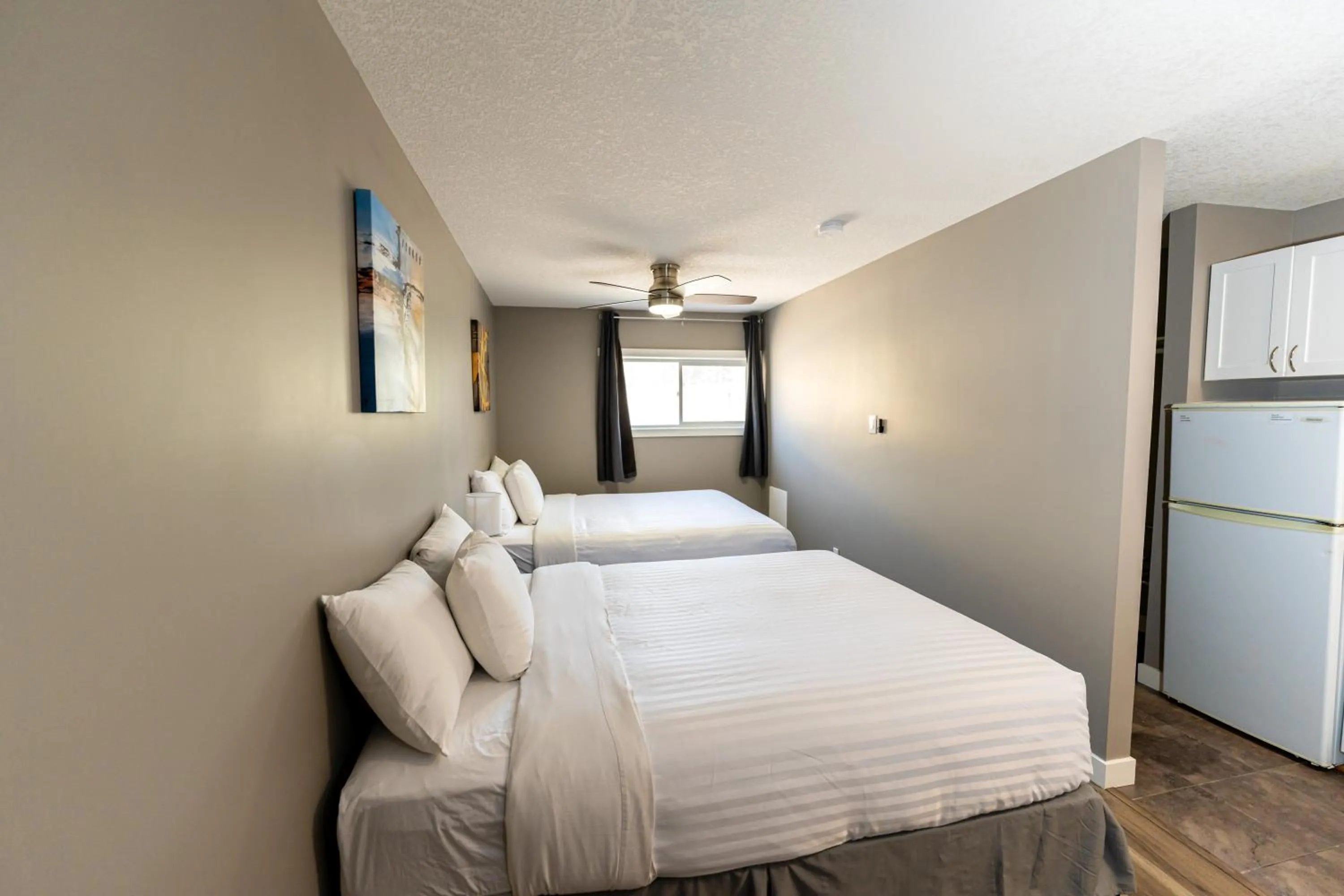 Bed in Hinton Highway Inn