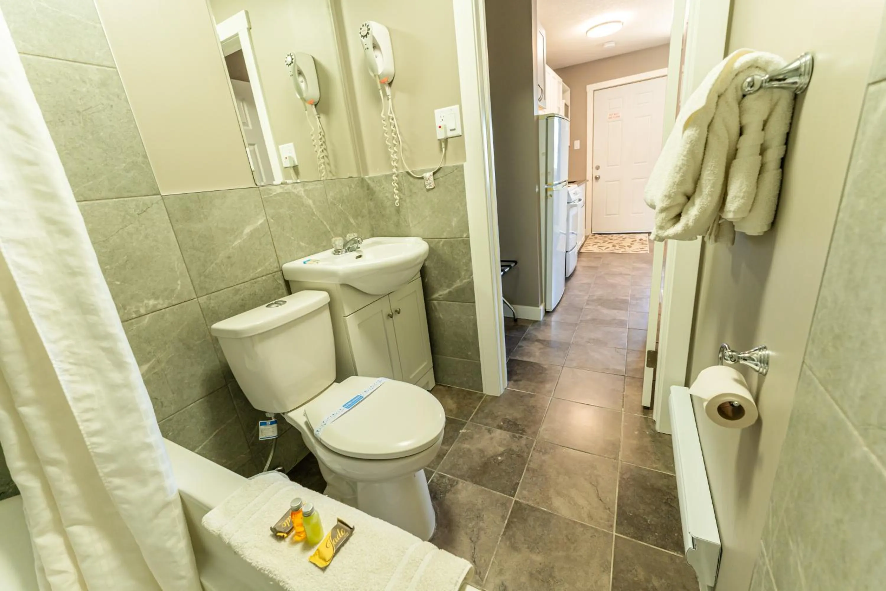 Shower in Hinton Highway Inn