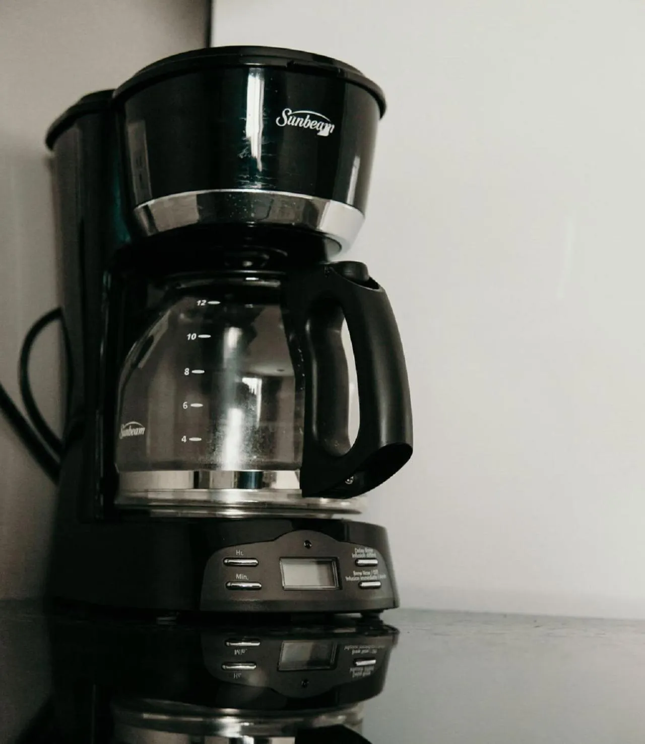 Coffee/tea facilities in Hinton Highway Inn