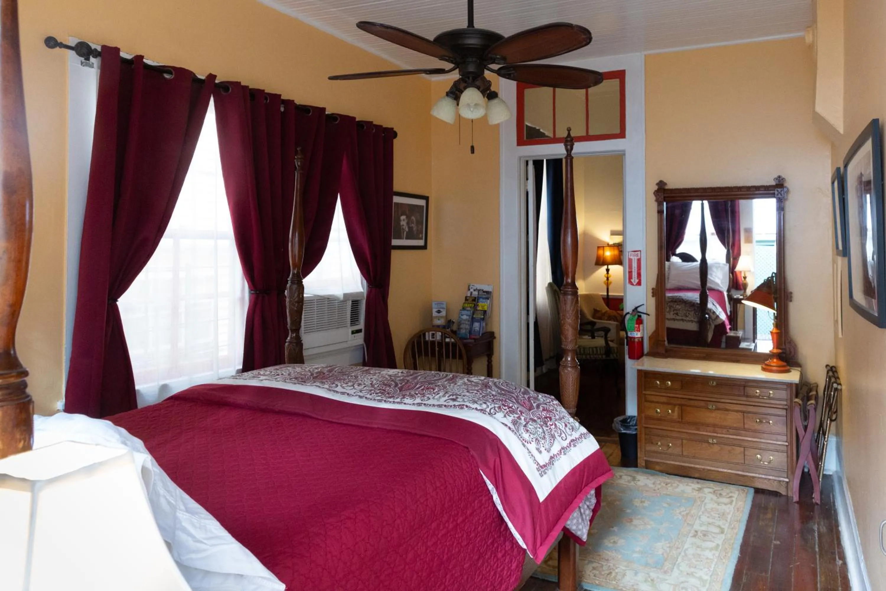 Bedroom, Bed in The Blue60 Marigny Inn