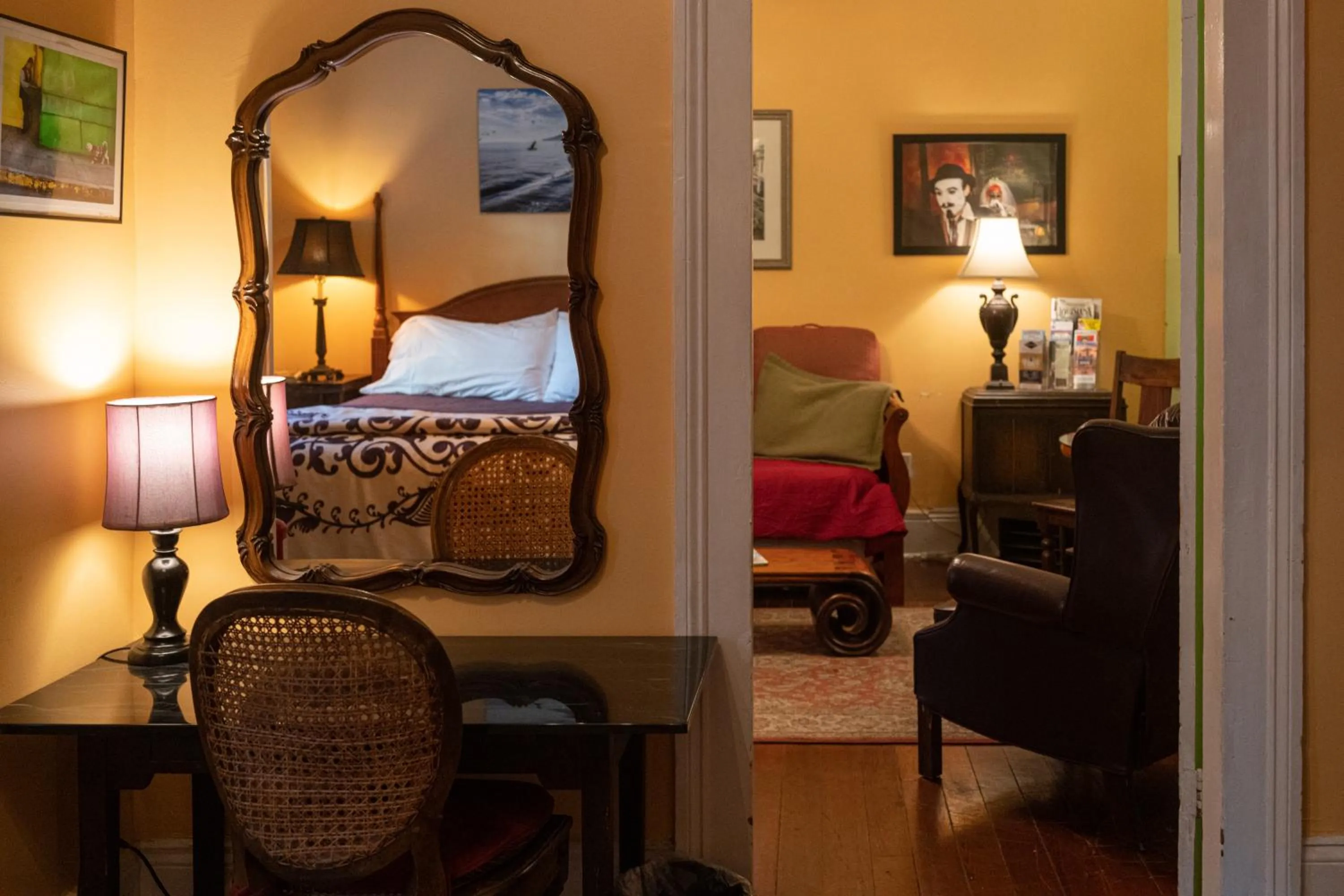 Seating area, Bed in The Blue60 Marigny Inn