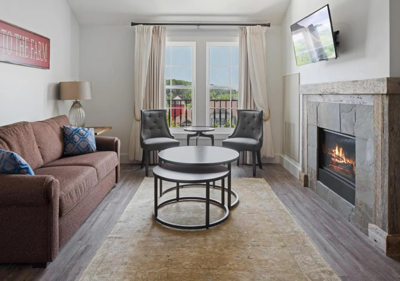 Living room in The Inn at Chesapeake Bay Beach Club