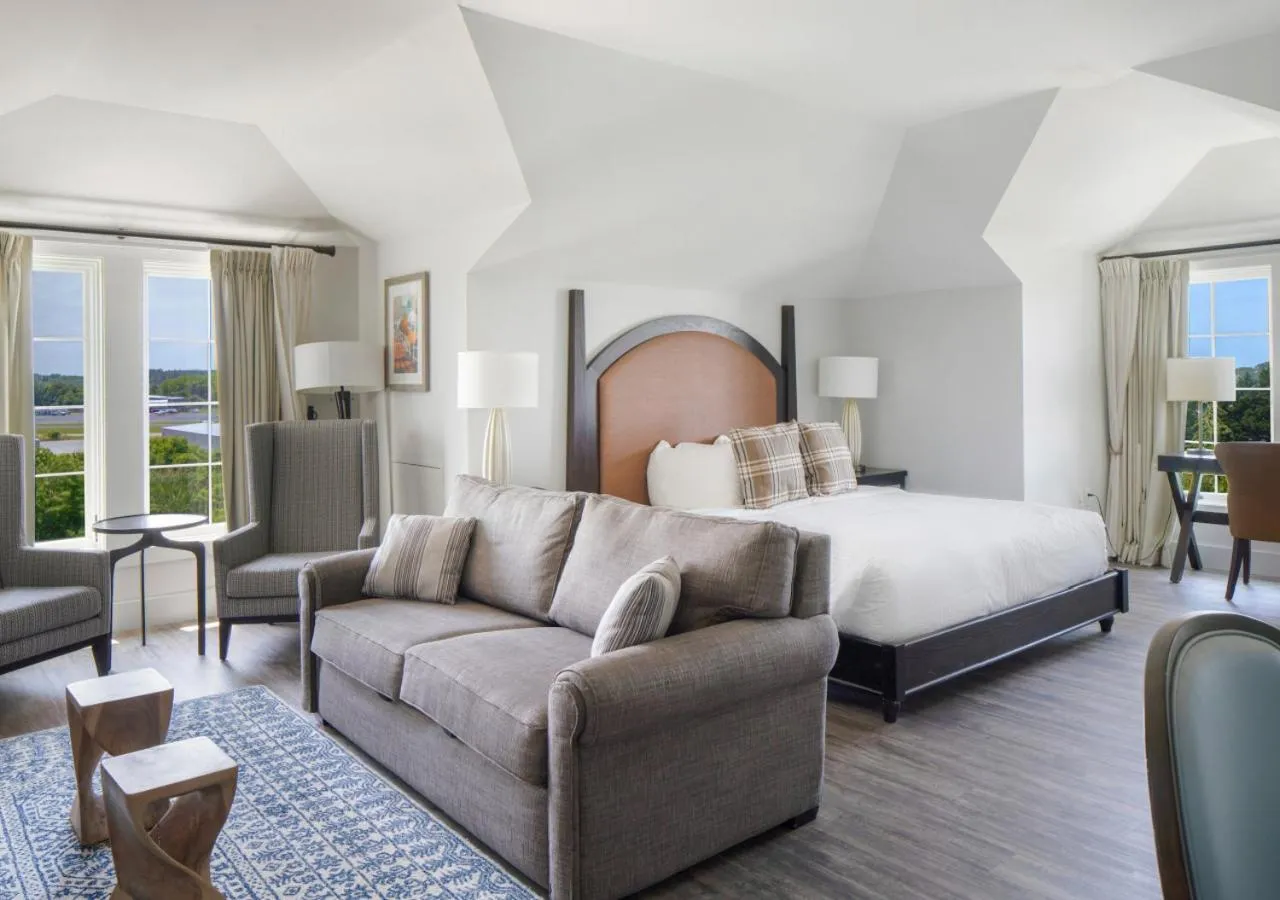 Photo of the whole room, Bed in The Inn at Chesapeake Bay Beach Club