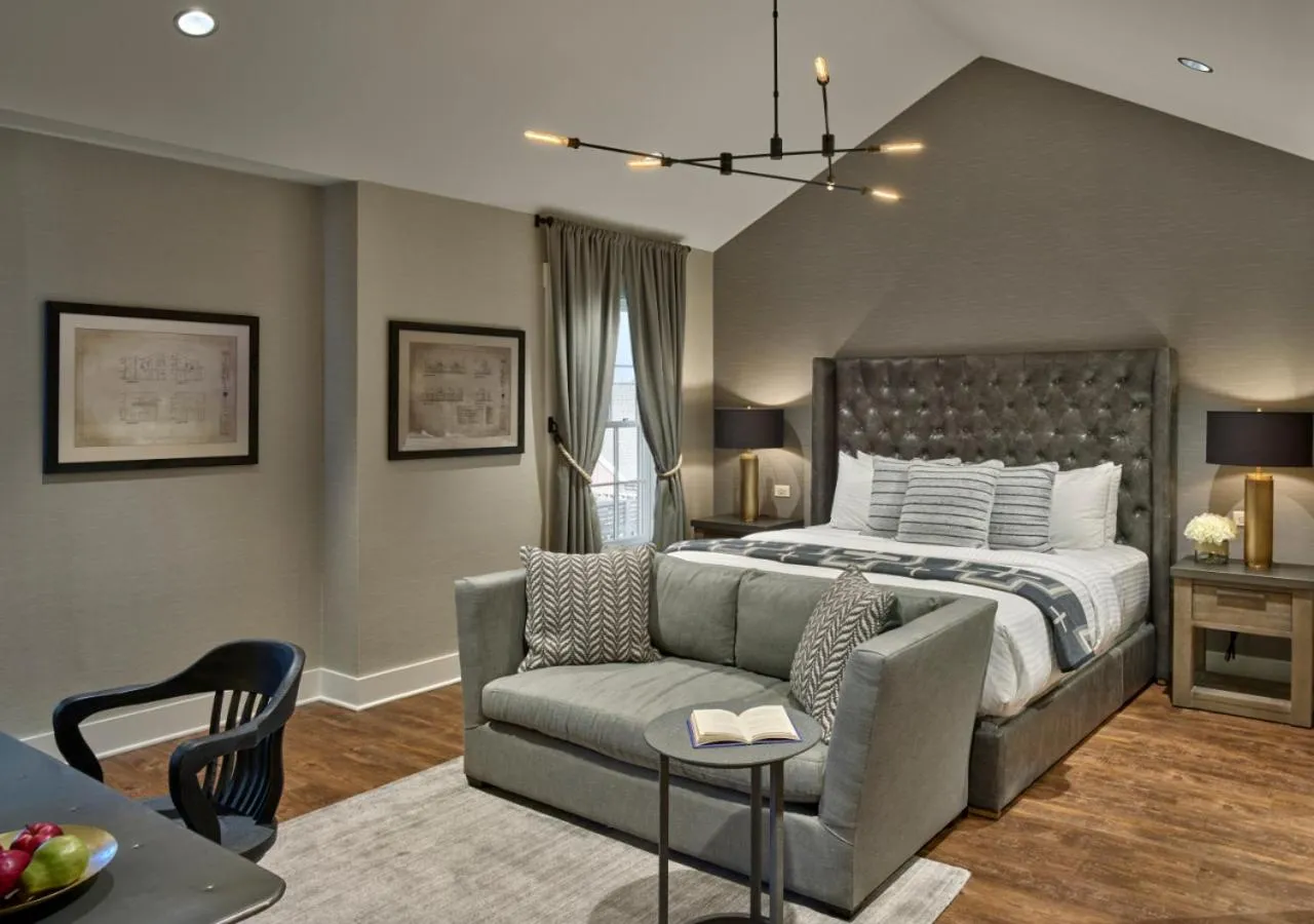 Bedroom, Bed in The Inn at Chesapeake Bay Beach Club