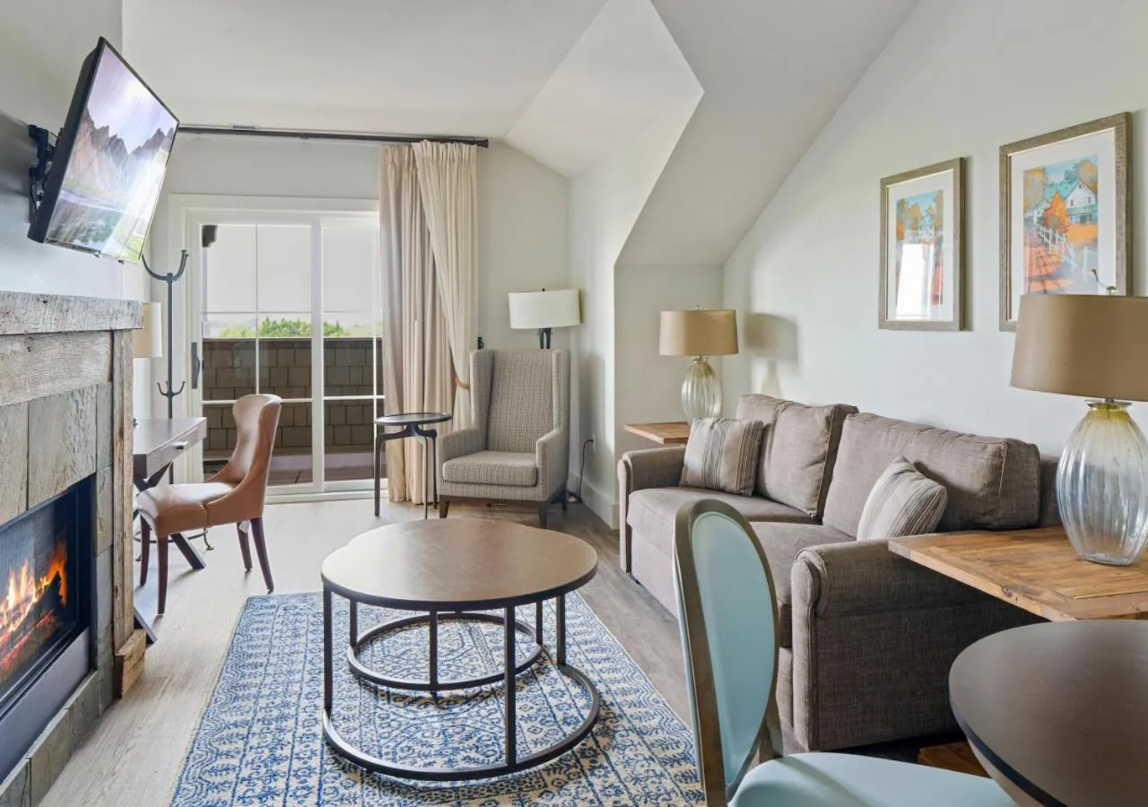 Living room in The Inn at Chesapeake Bay Beach Club