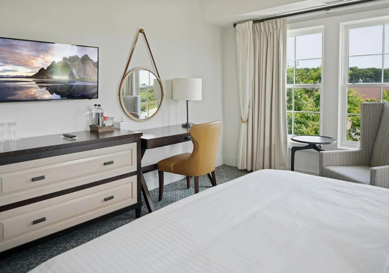 Bedroom, Bed in The Inn at Chesapeake Bay Beach Club