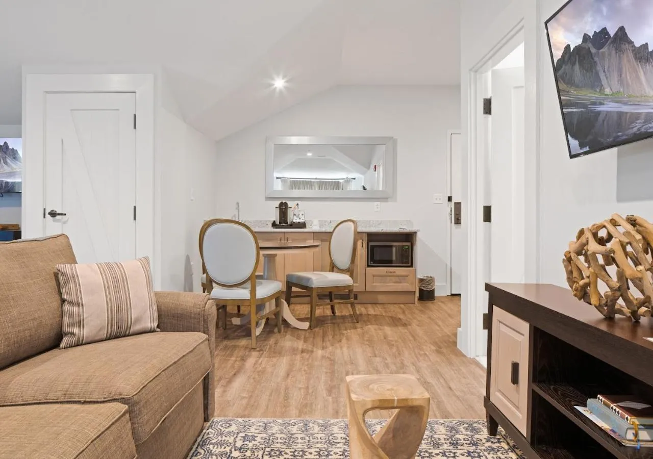 Seating area in The Inn at Chesapeake Bay Beach Club