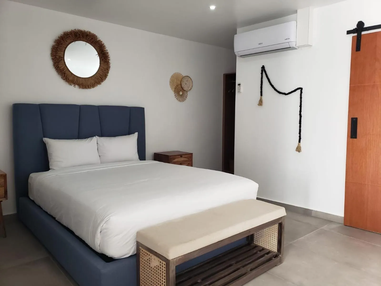 Bedroom, Bed in Parguera Plaza Hotel - Adults Only