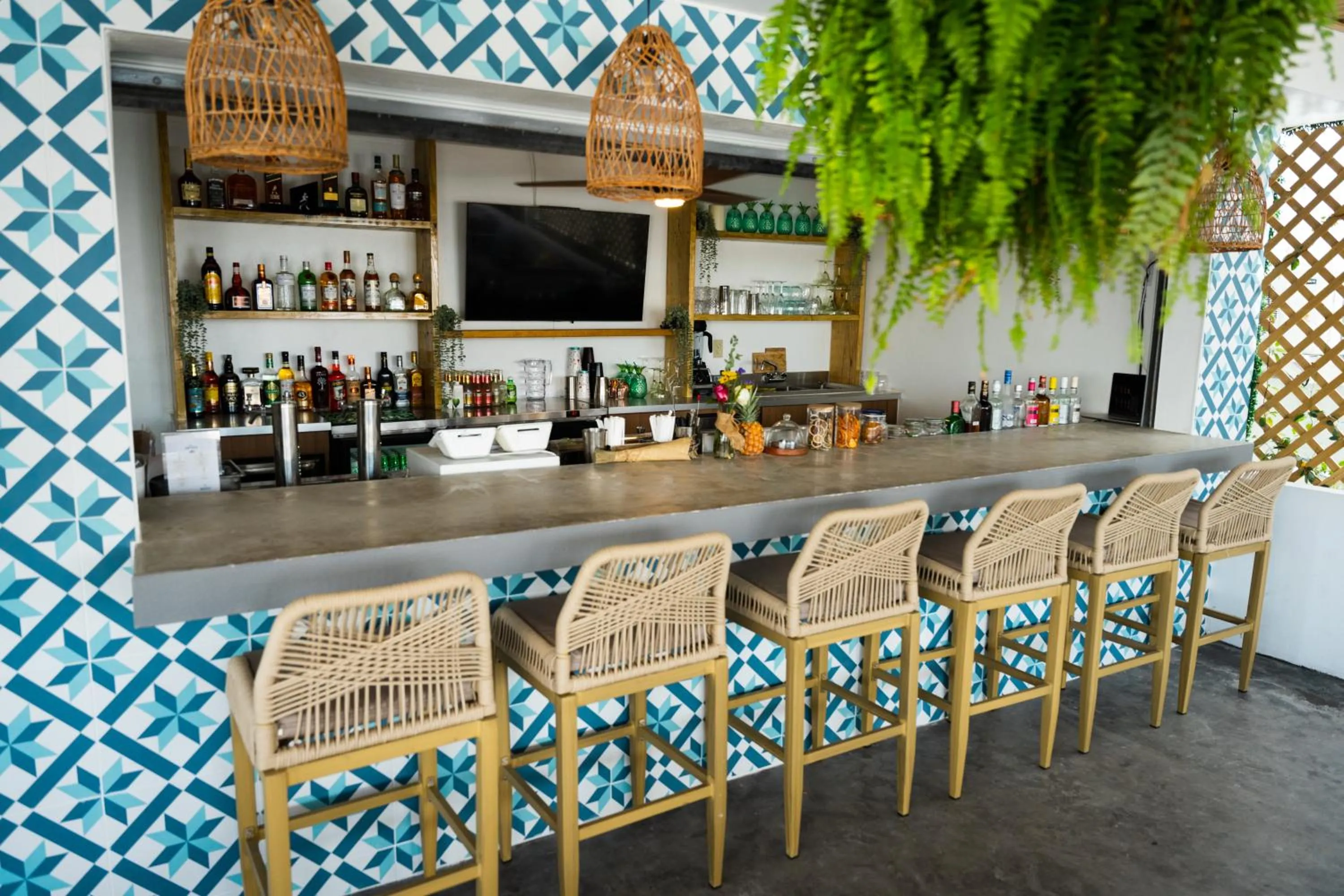 Lounge or bar in Parguera Plaza Hotel - Adults Only