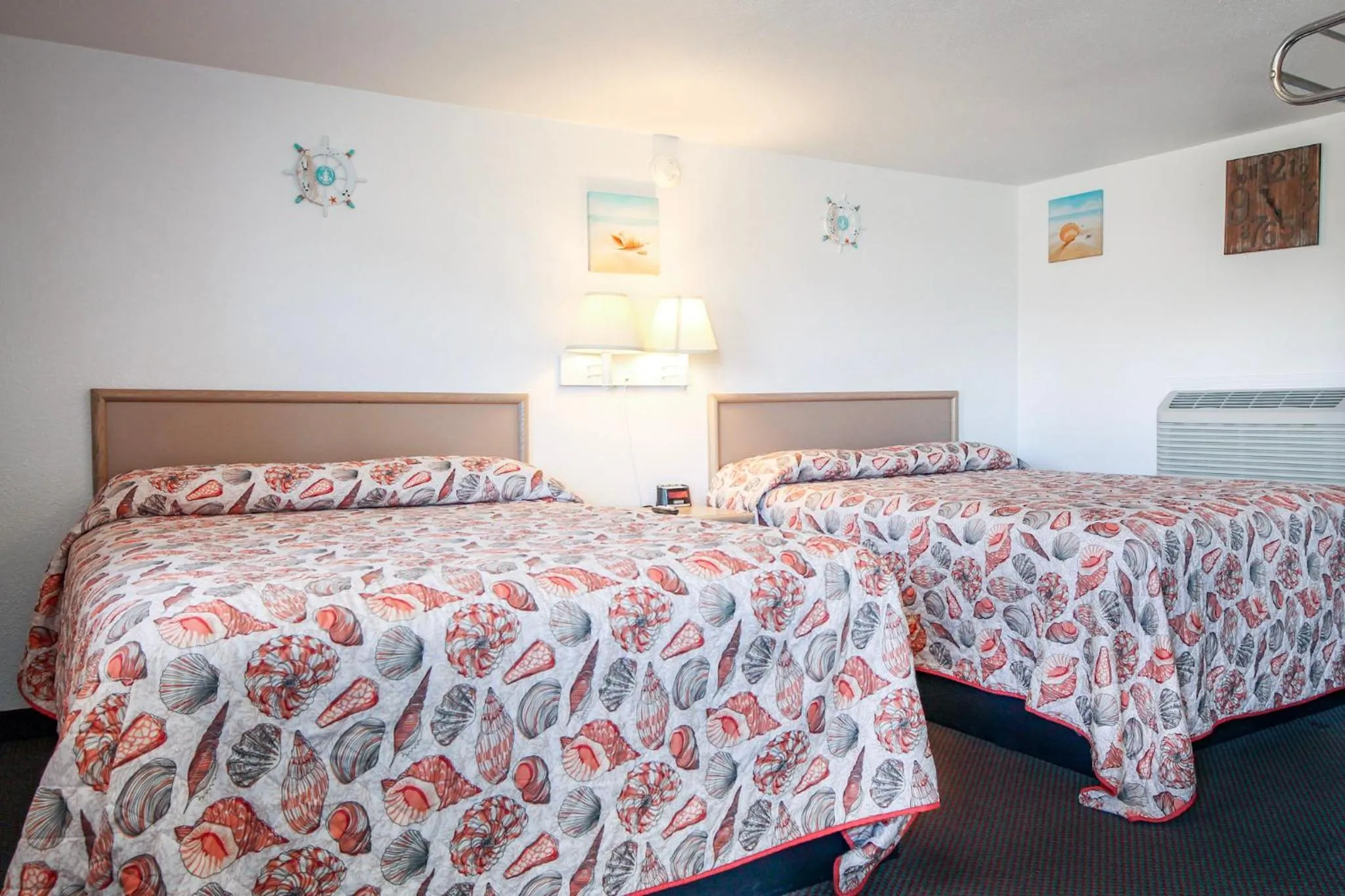 Photo of the whole room, Bed in Baker City Motel & RV