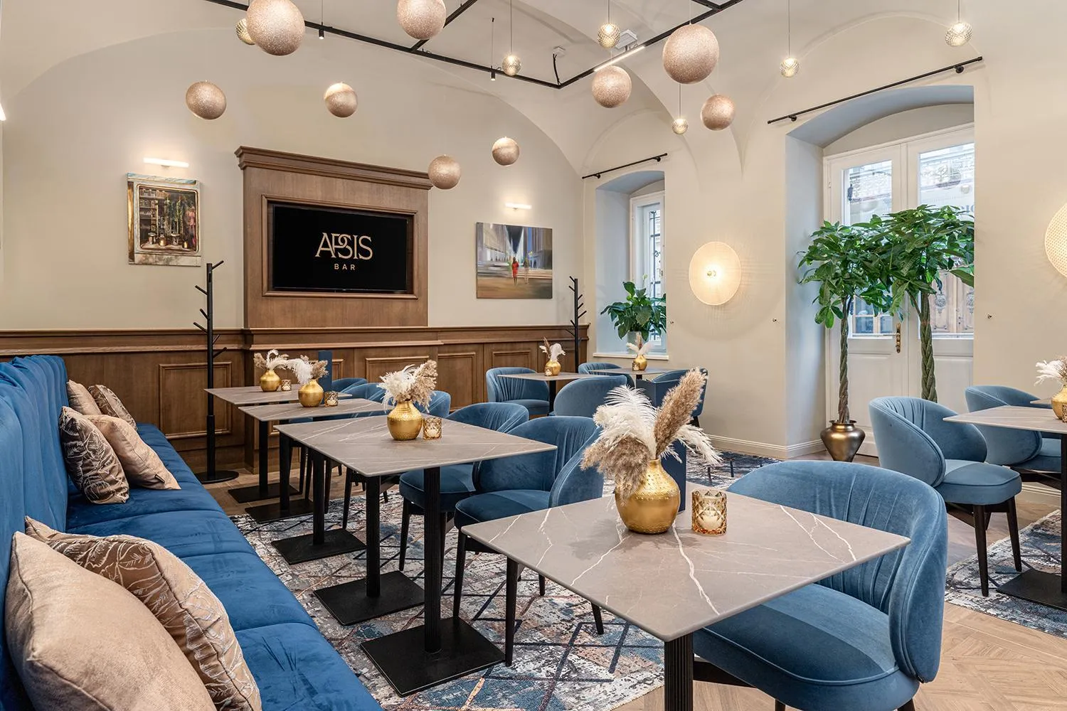 Lounge or bar in BasiliQ Hotel