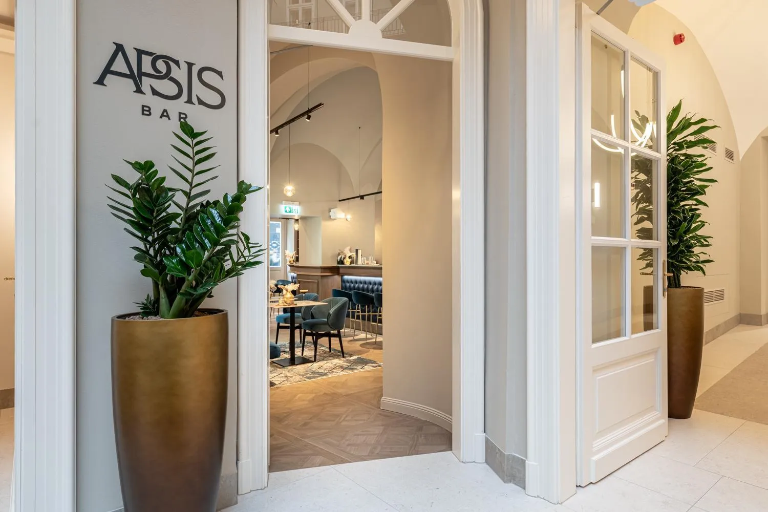 Lounge or bar in BasiliQ Hotel