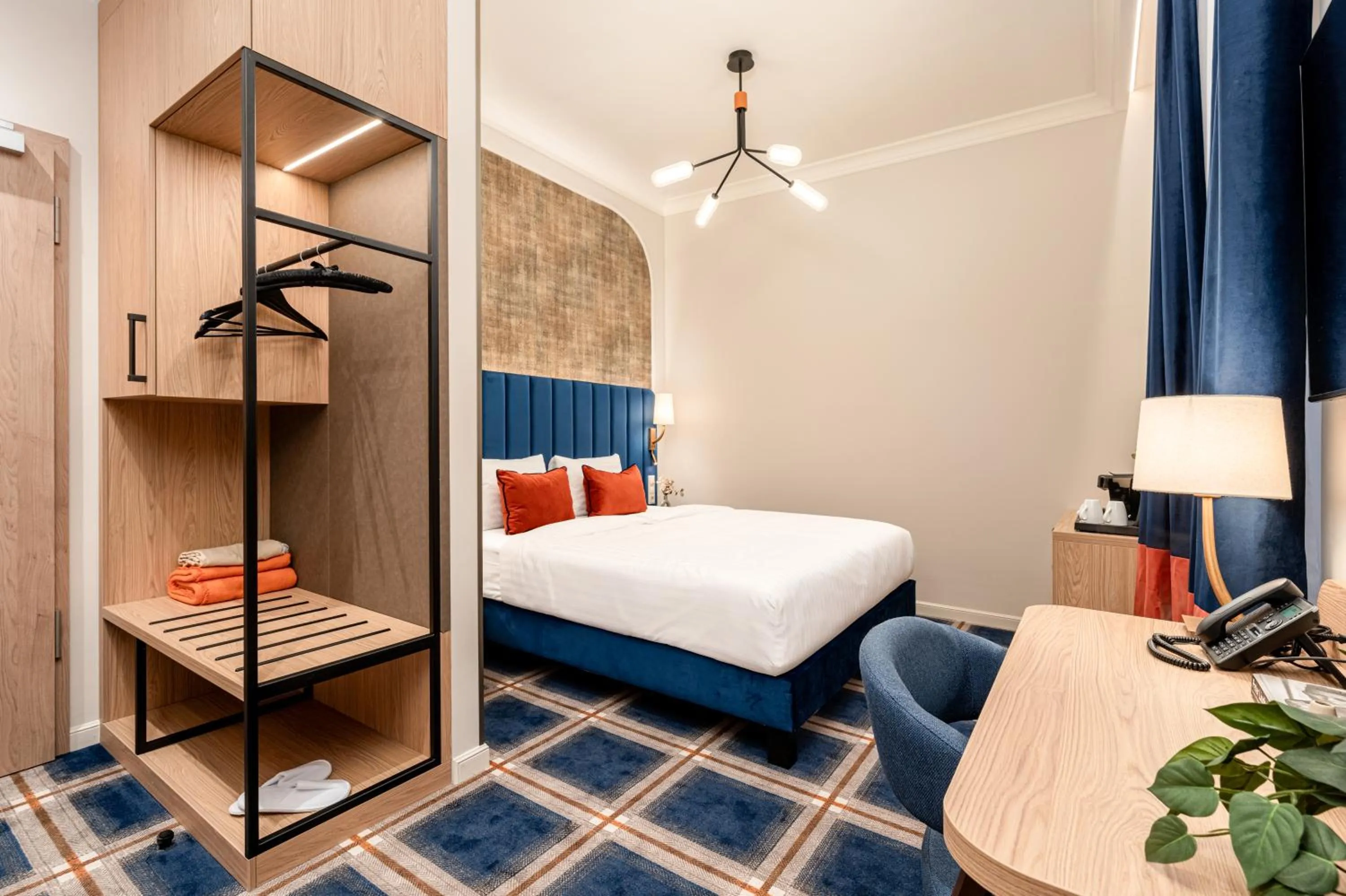 Photo of the whole room, Bed in BasiliQ Hotel