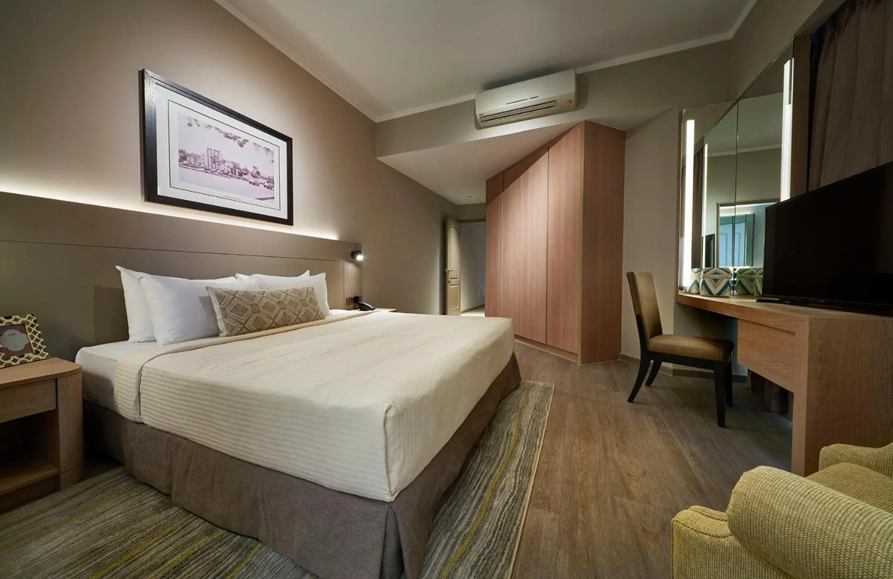 Bedroom, Bed in Great World Residences