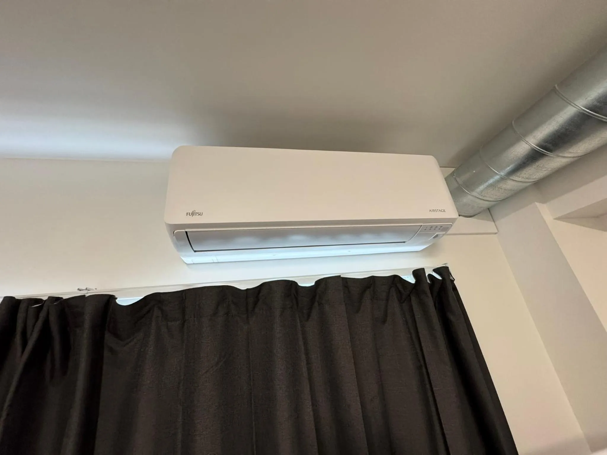 air conditioner in Backpackers Central Hamilton