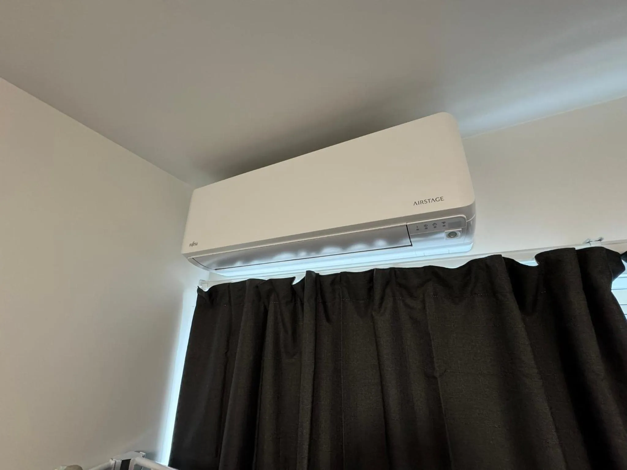 air conditioner in Backpackers Central Hamilton