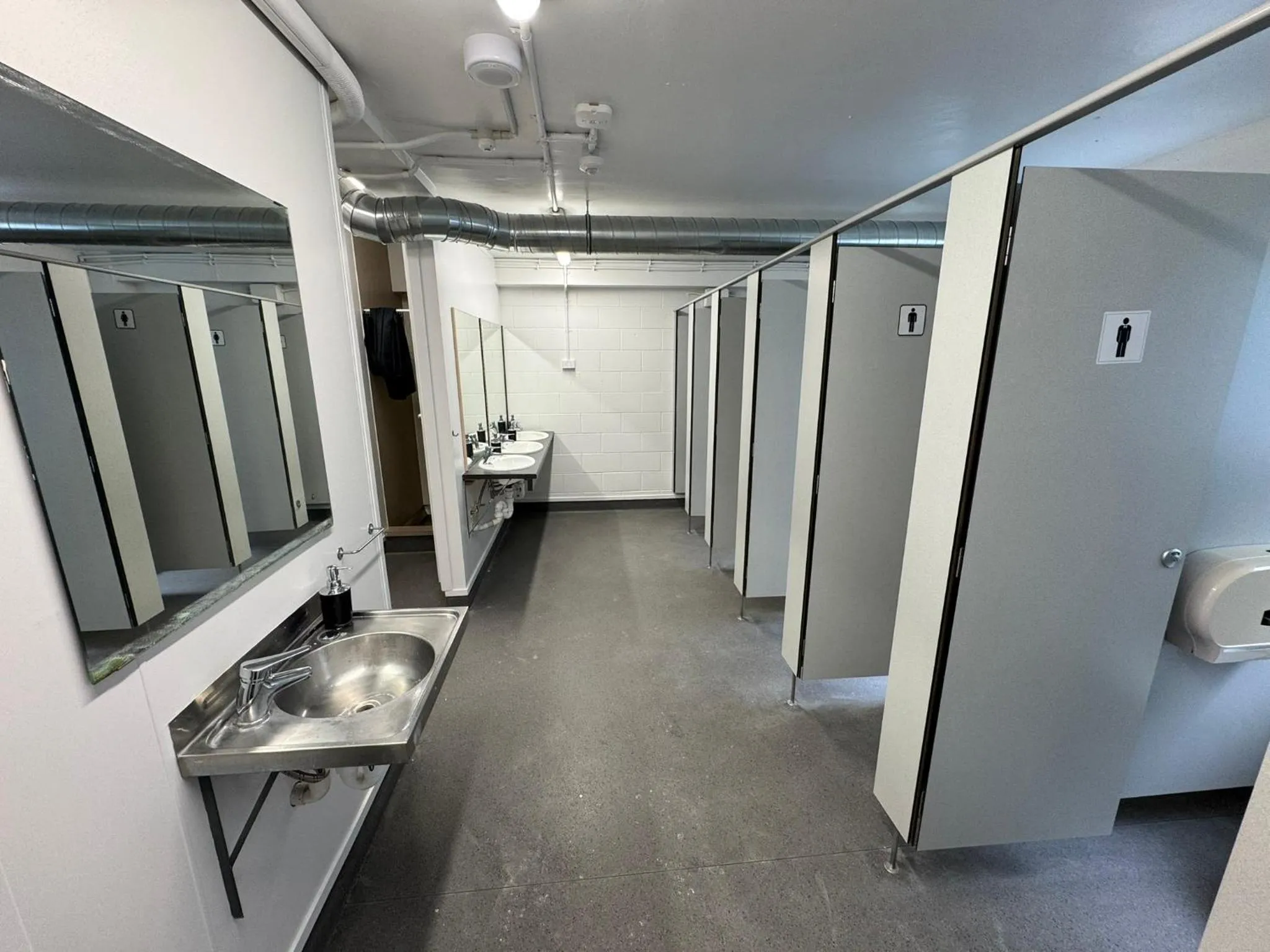 Bathroom in Backpackers Central Hamilton