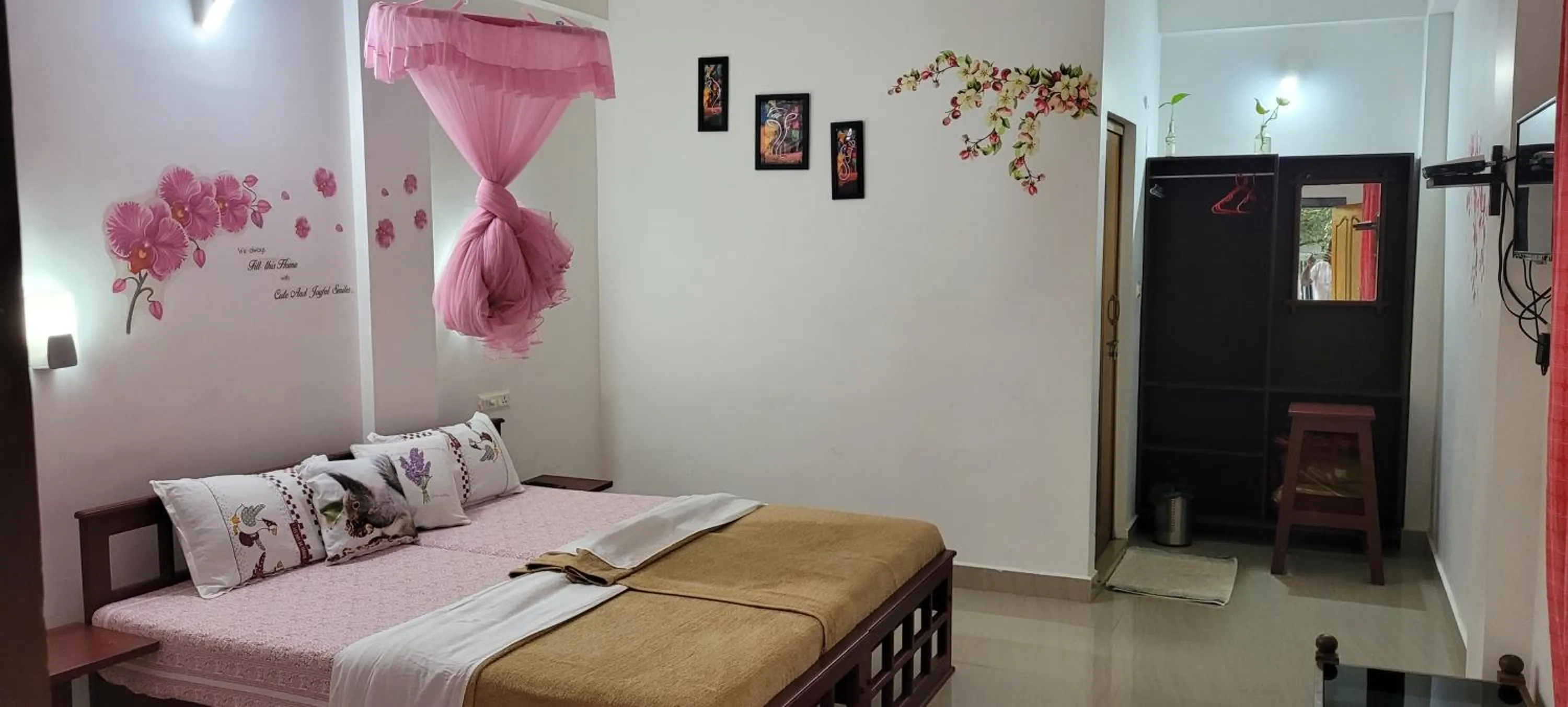 Bed in Periyar Inn