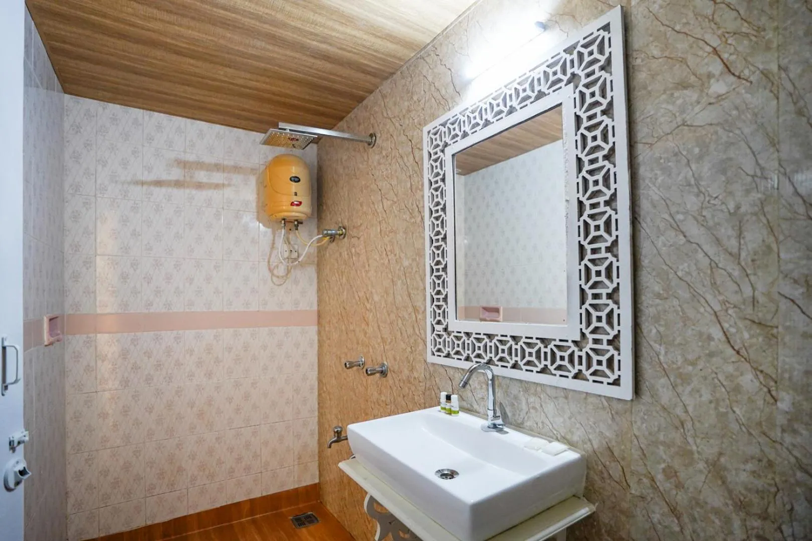 Shower in Lillywoods Highland Beach Resort- Candolim