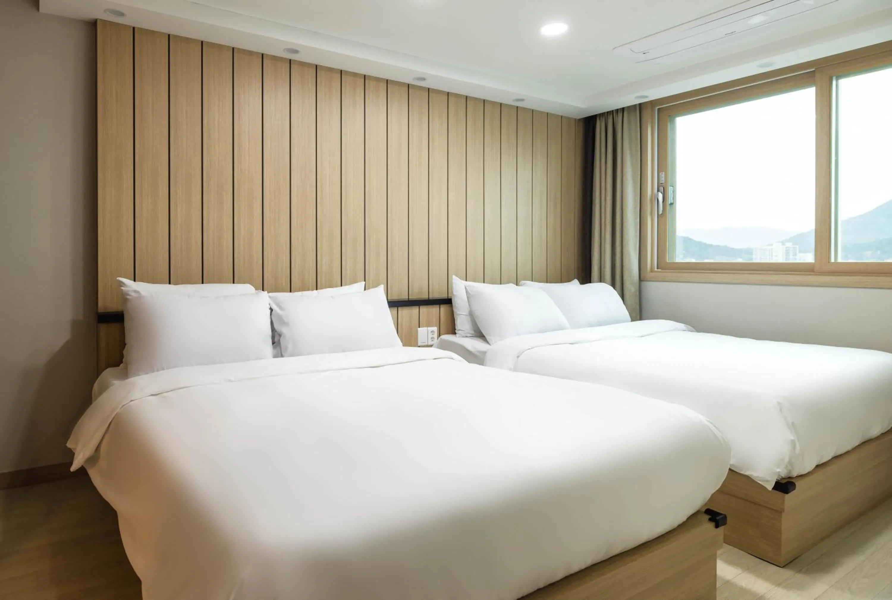 Bedroom, Bed in KensingtonResort JirisanNamwon