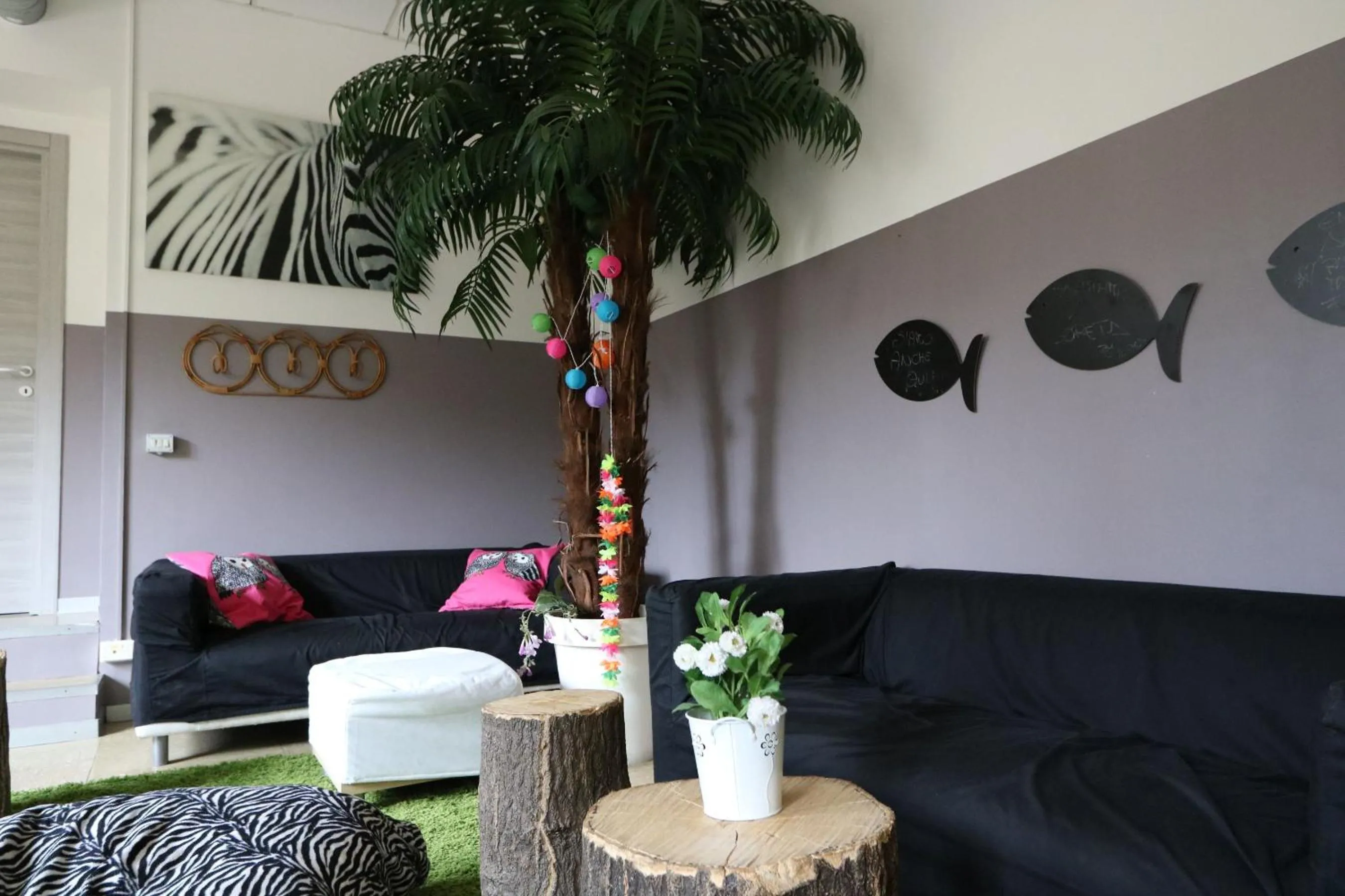 Communal lounge/ TV room in Panda Hostel