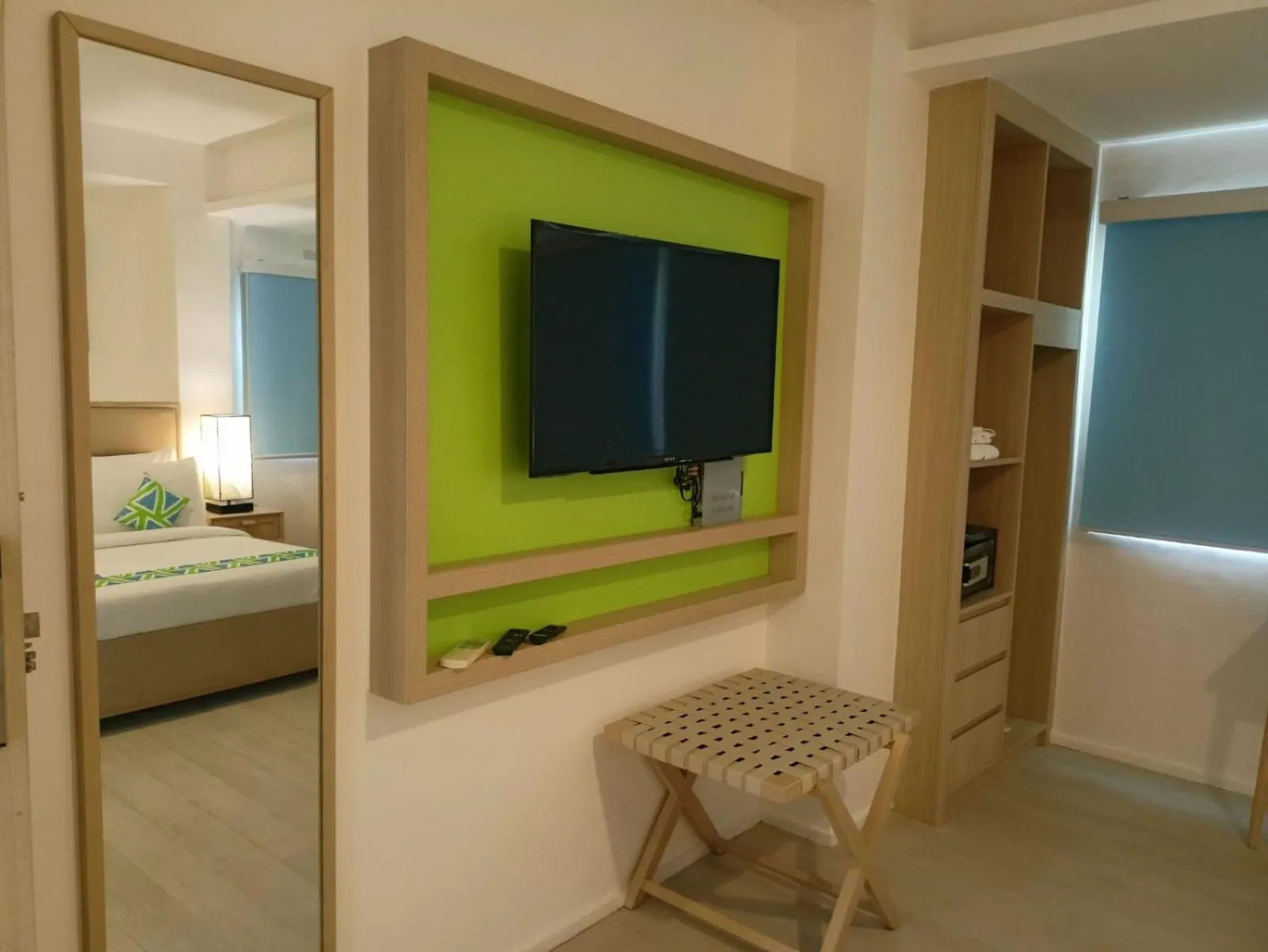 TV and multimedia, Bed in Lime Hotel Boracay