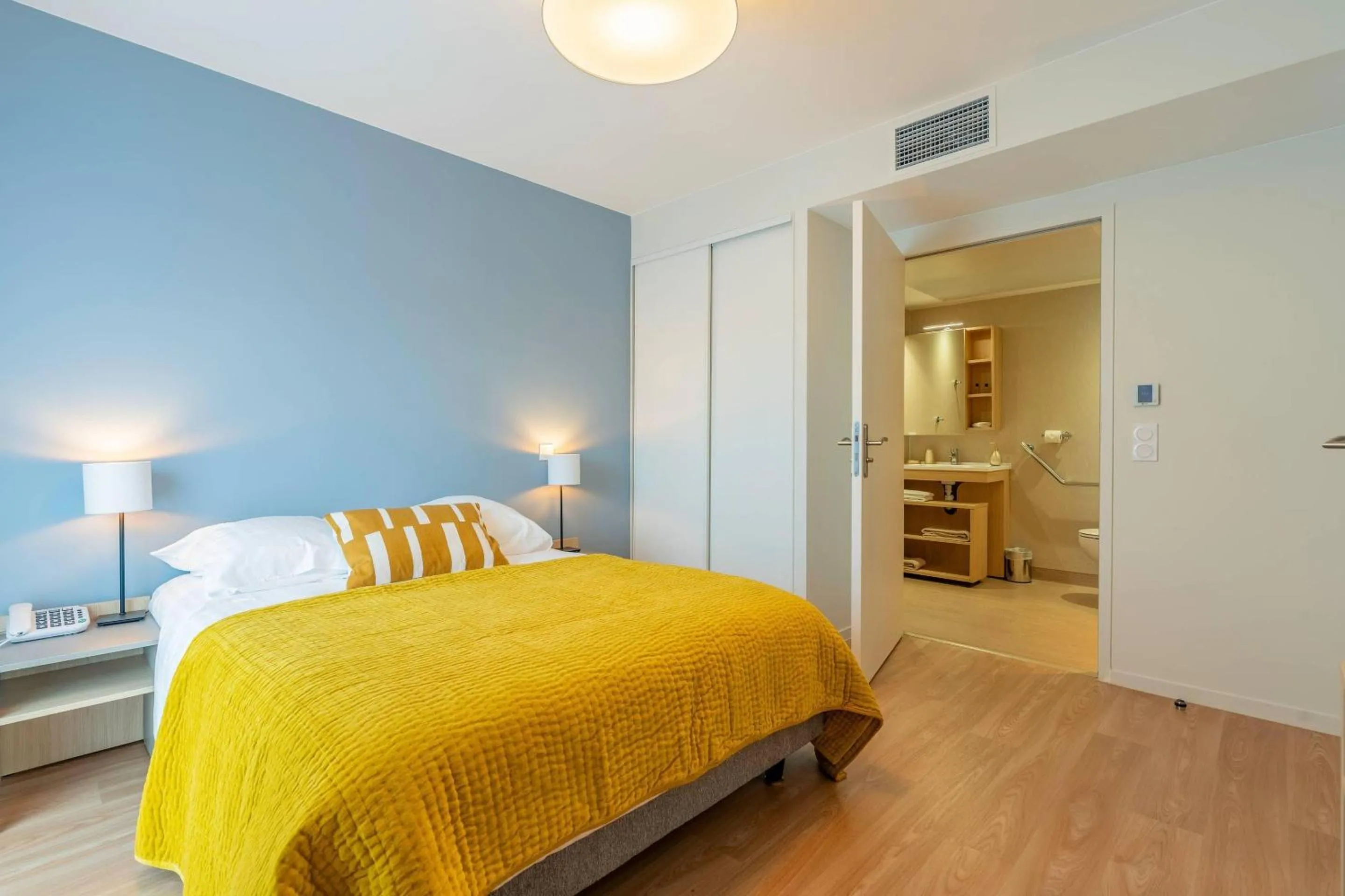 Bed in Quality Aparthotel Périgueux
