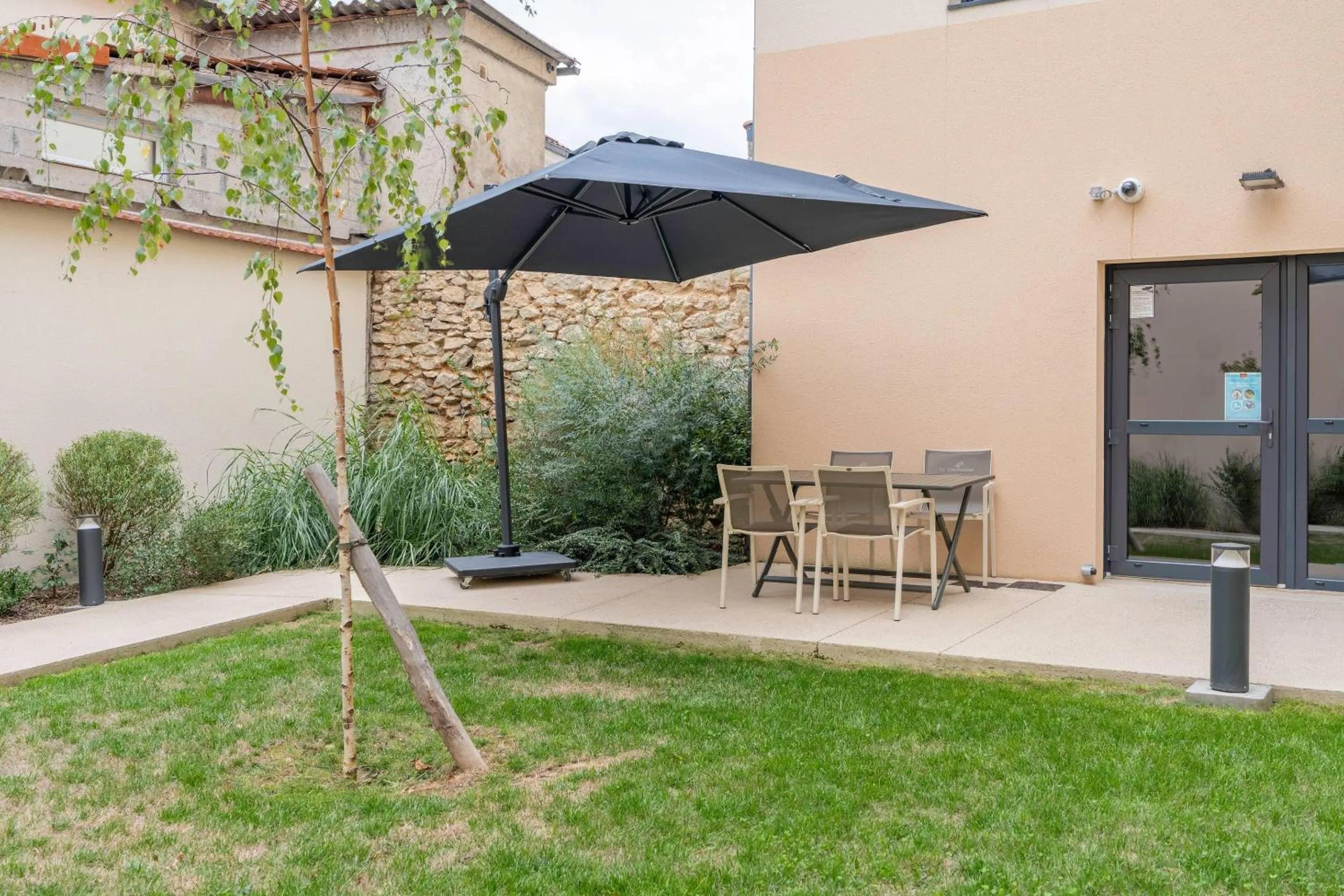 Property building in Quality Aparthotel Périgueux