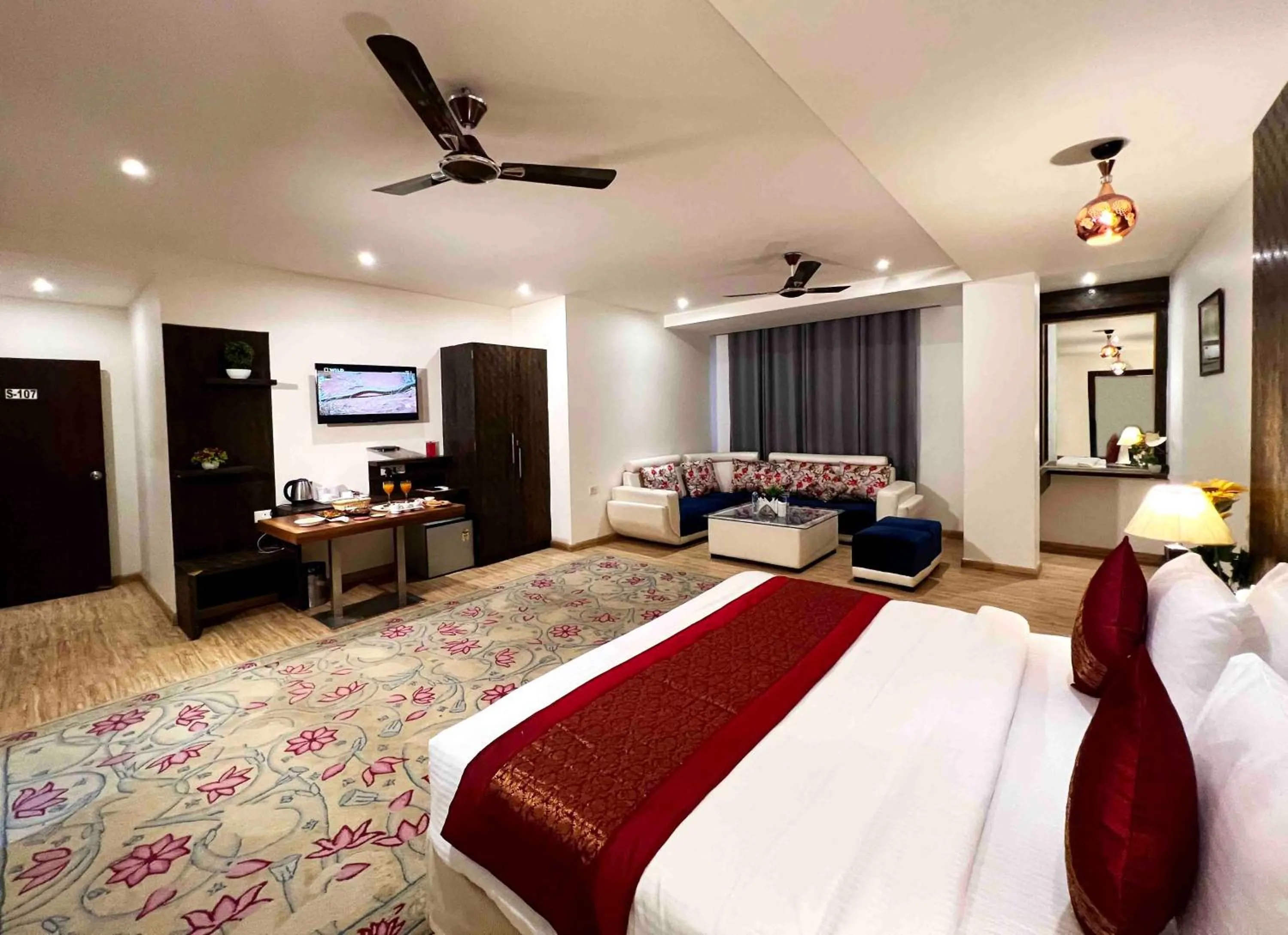 V Hotel TSSG near Delhi IGI Airport