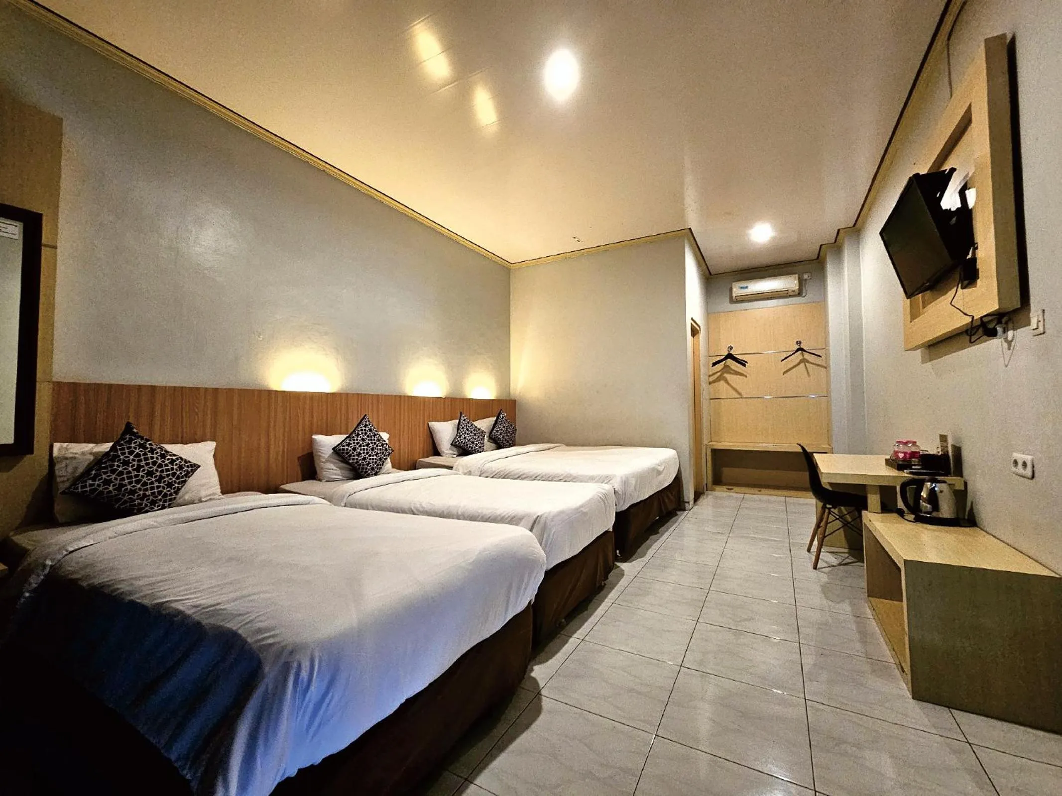 Family, Bed in Airlangga Hotel