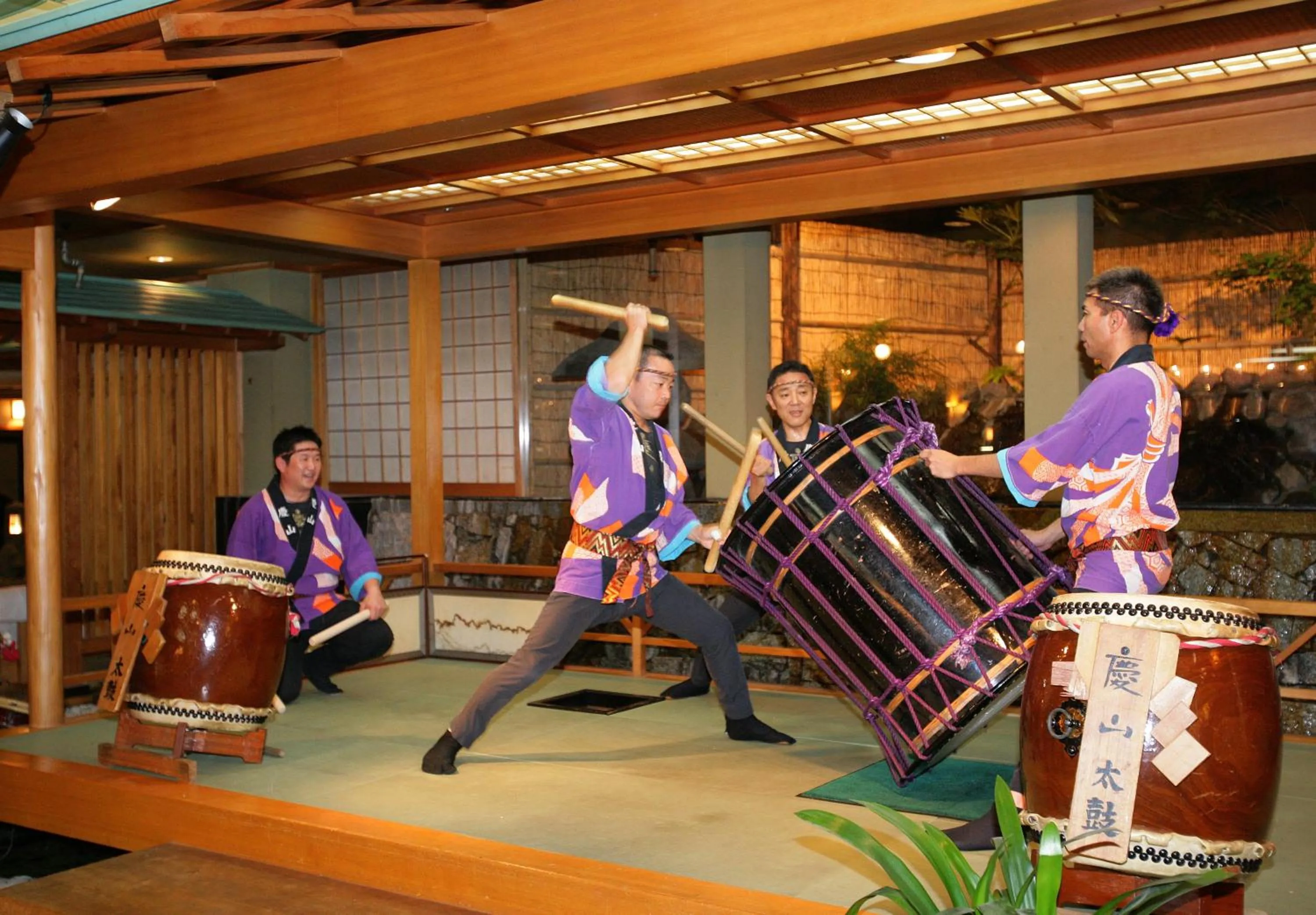Evening entertainment in Mt Fuji Hanayagi no Sho Keizan