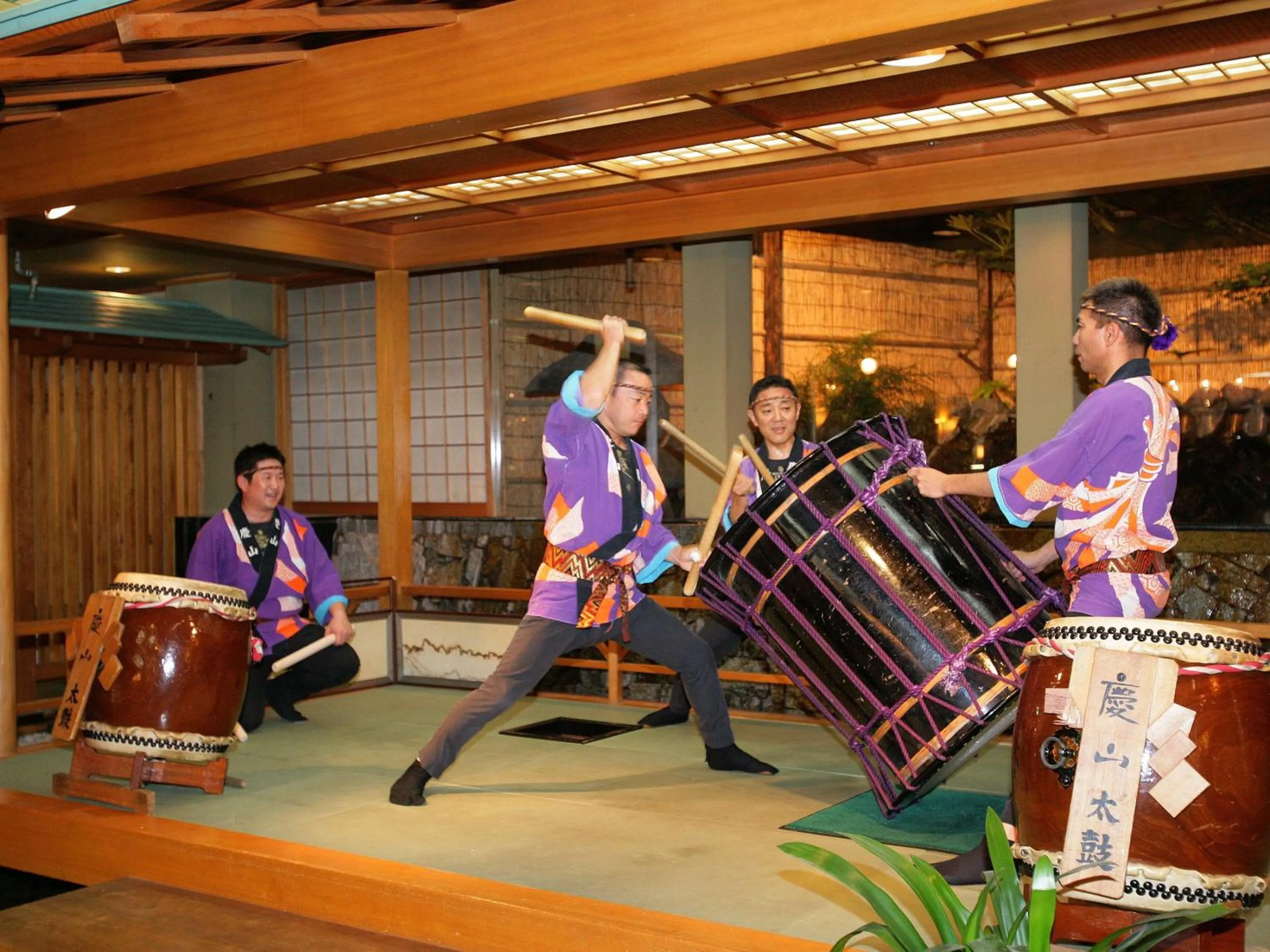 Entertainment in Mt Fuji Hanayagi no Sho Keizan