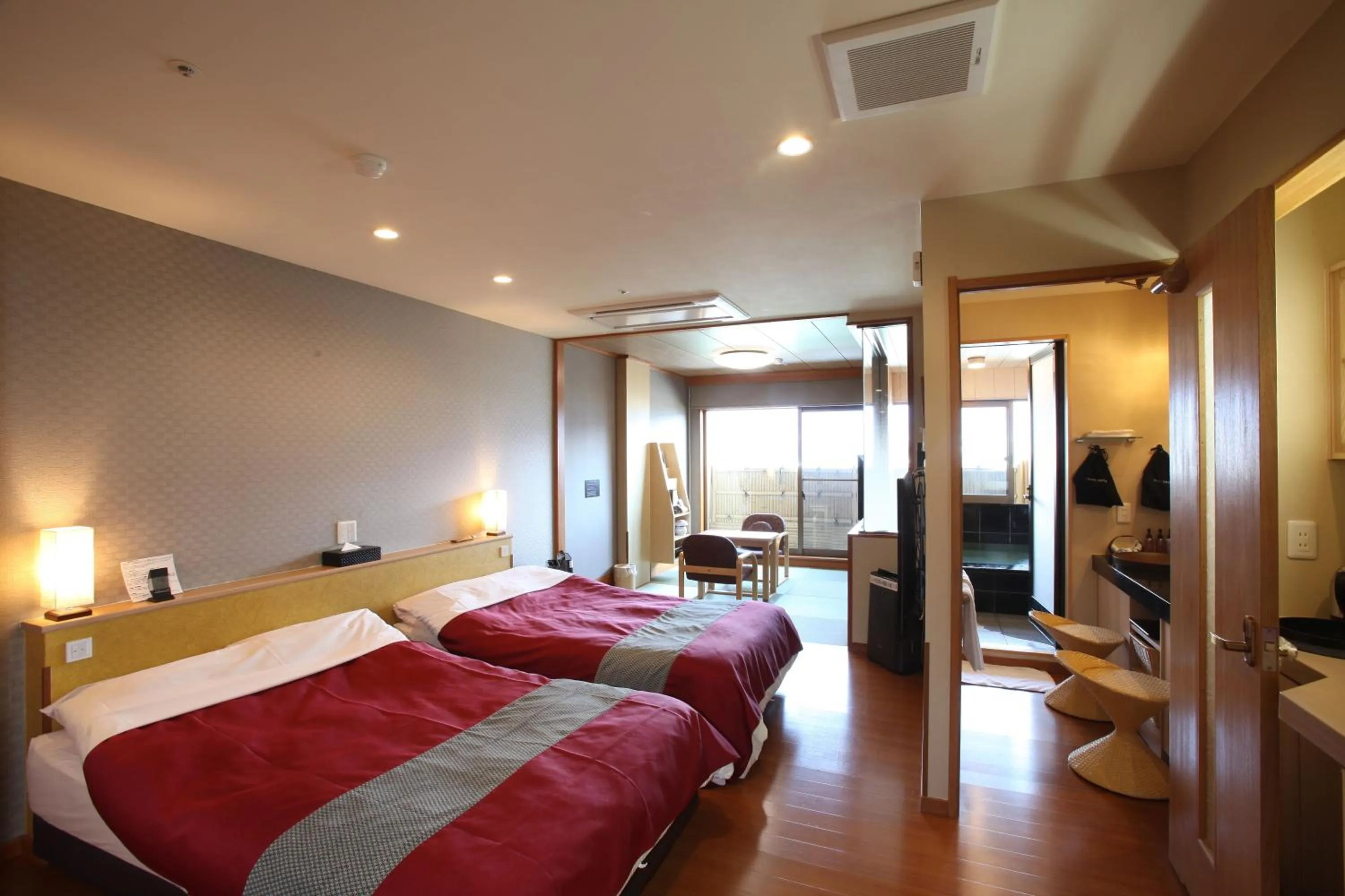 Photo of the whole room, Bed in Mt Fuji Hanayagi no Sho Keizan