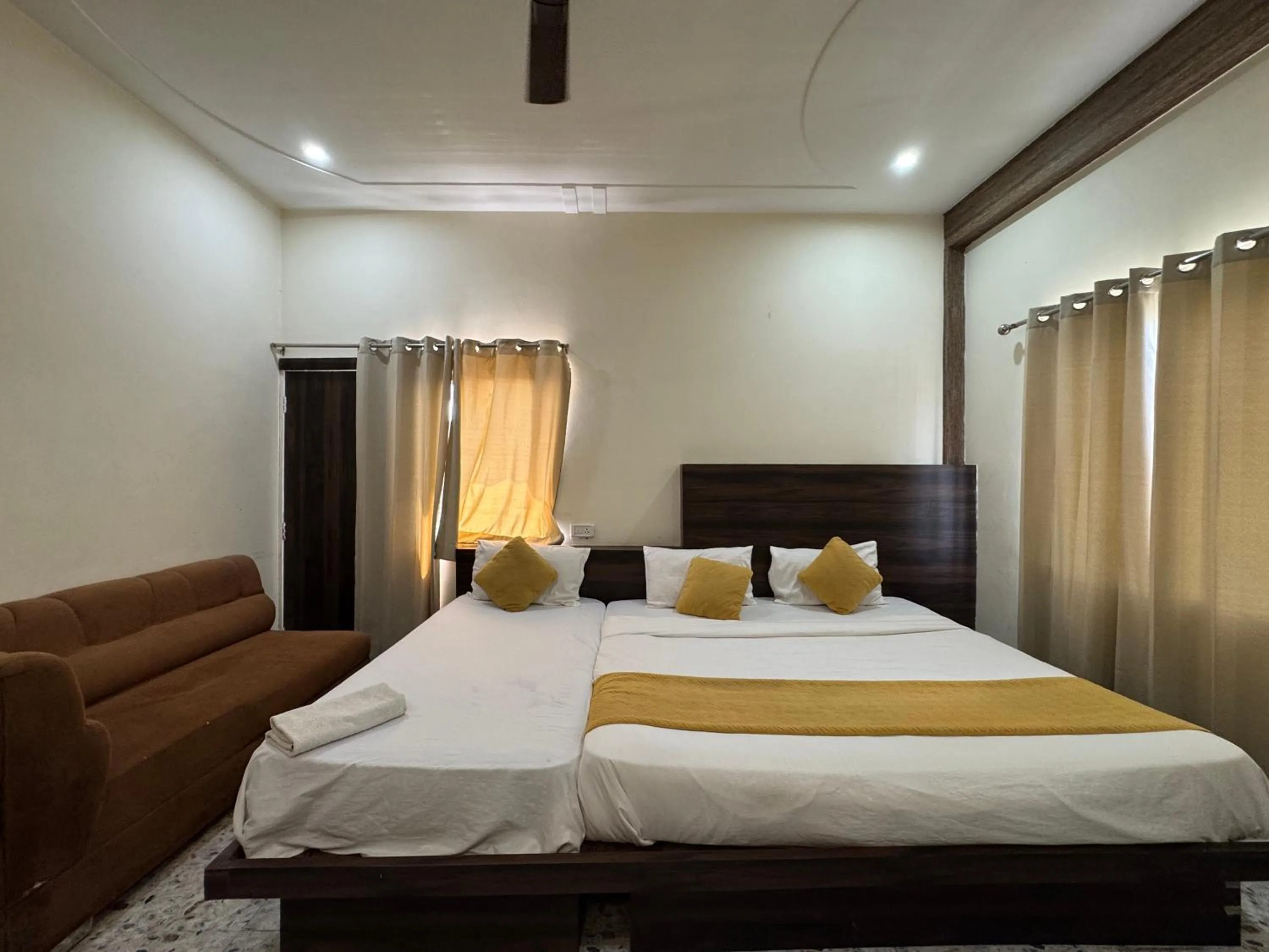 Bedroom, Bed in Hotel Vrinda Sarovar