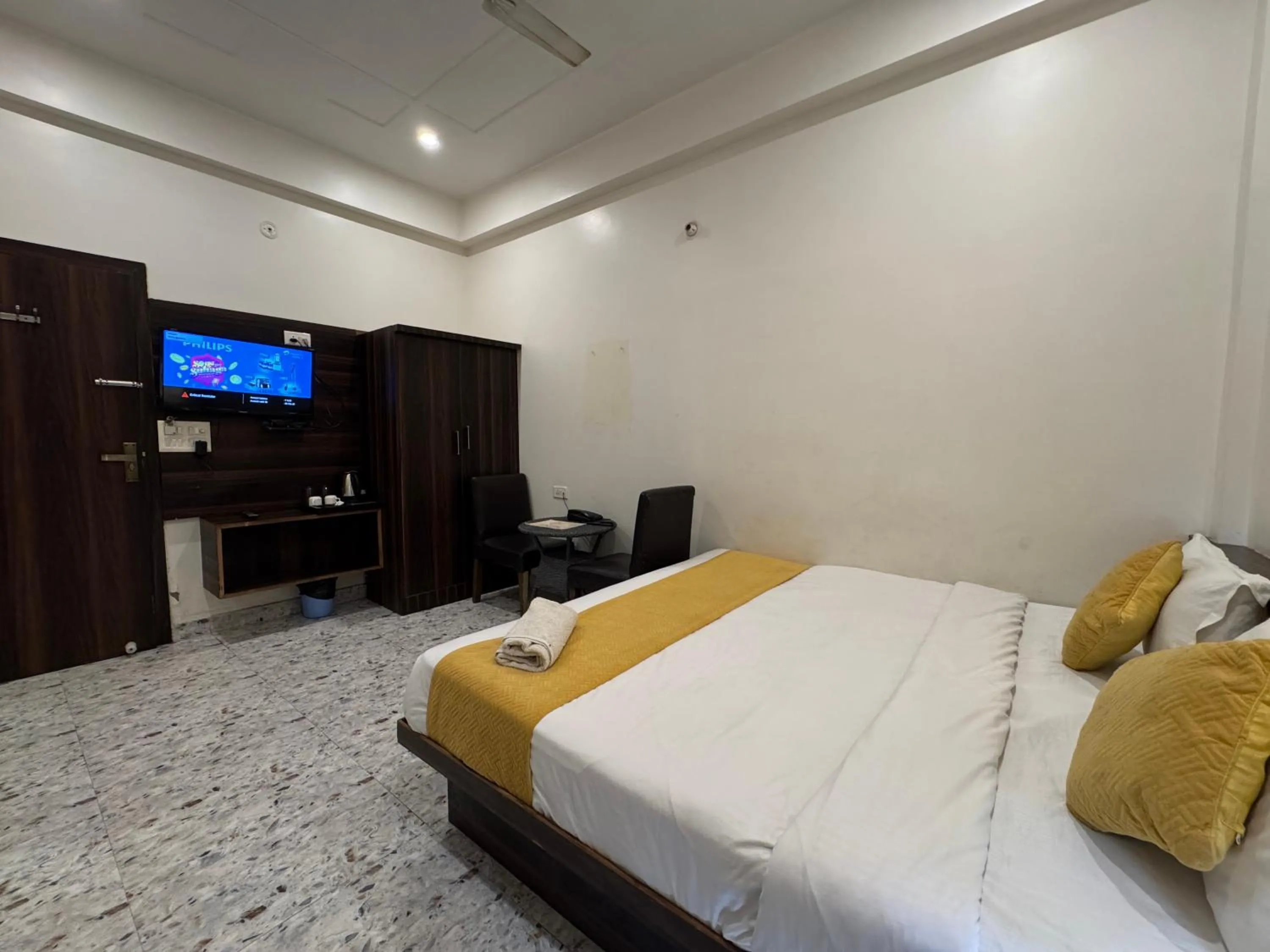 Bedroom, Bed in Hotel Vrinda Sarovar