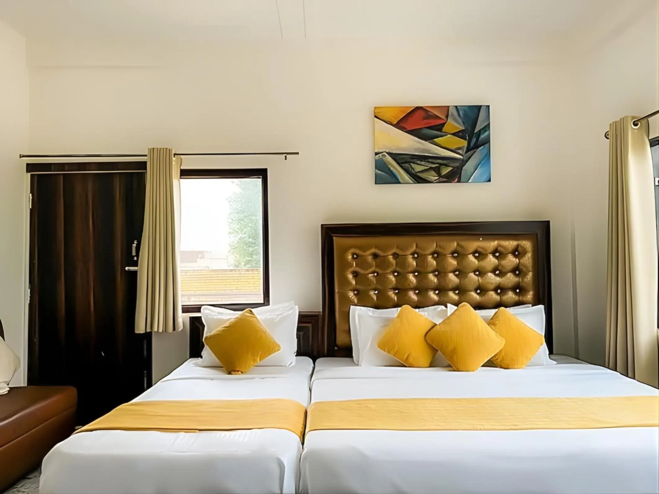 Bed in Hotel Vrinda Sarovar