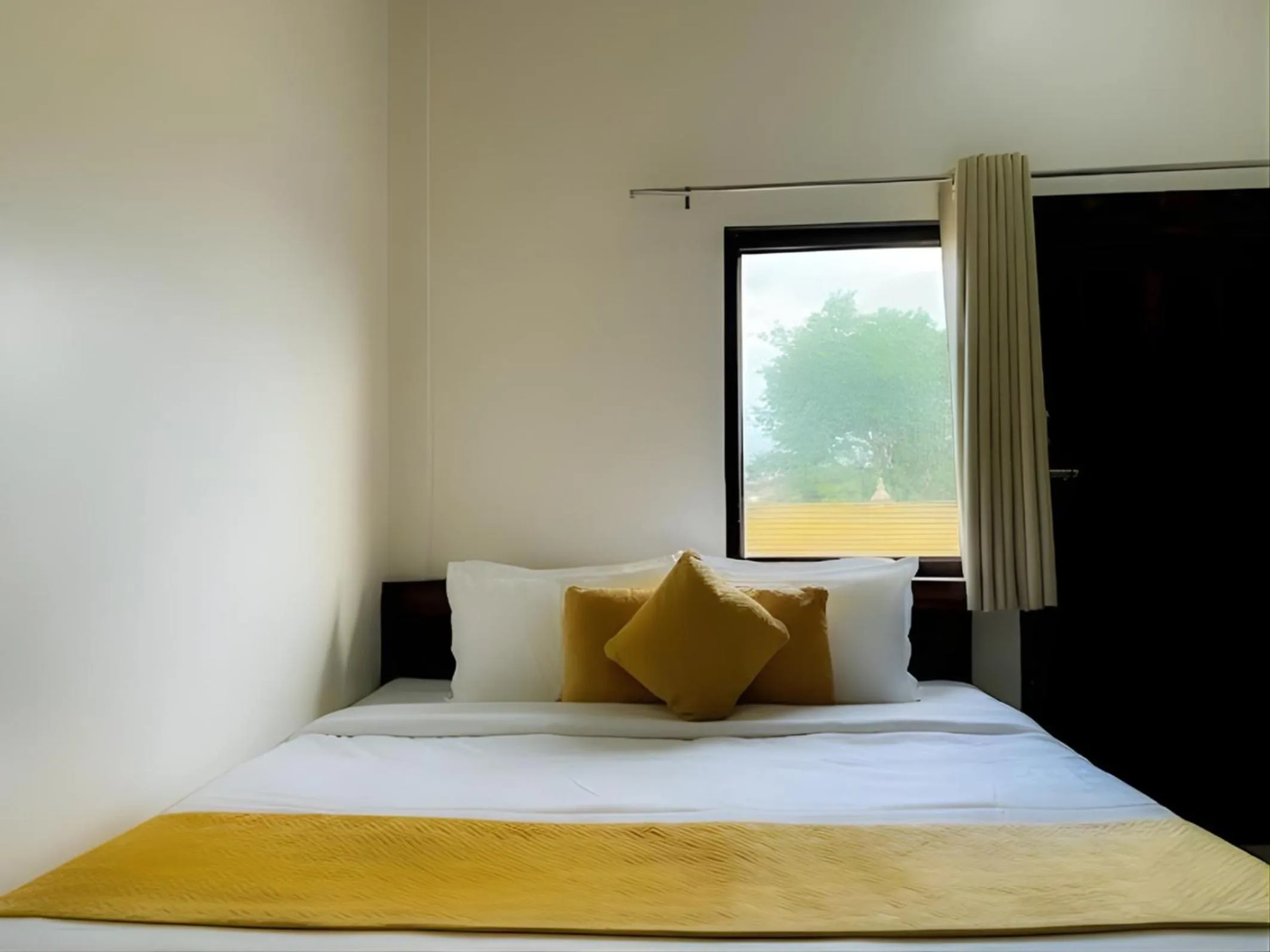 Bed in Hotel Vrinda Sarovar