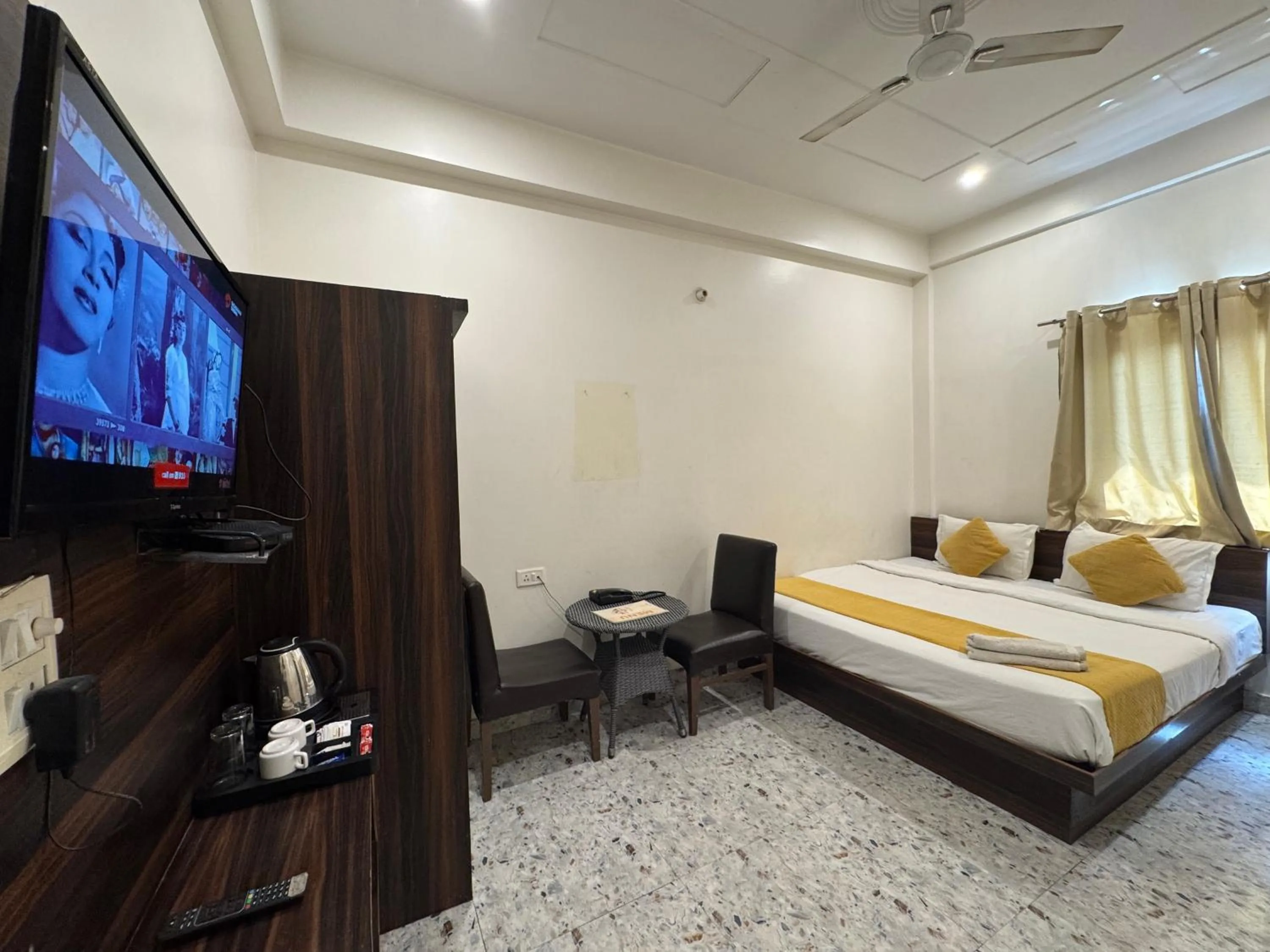 Bedroom, Bed in Hotel Vrinda Sarovar