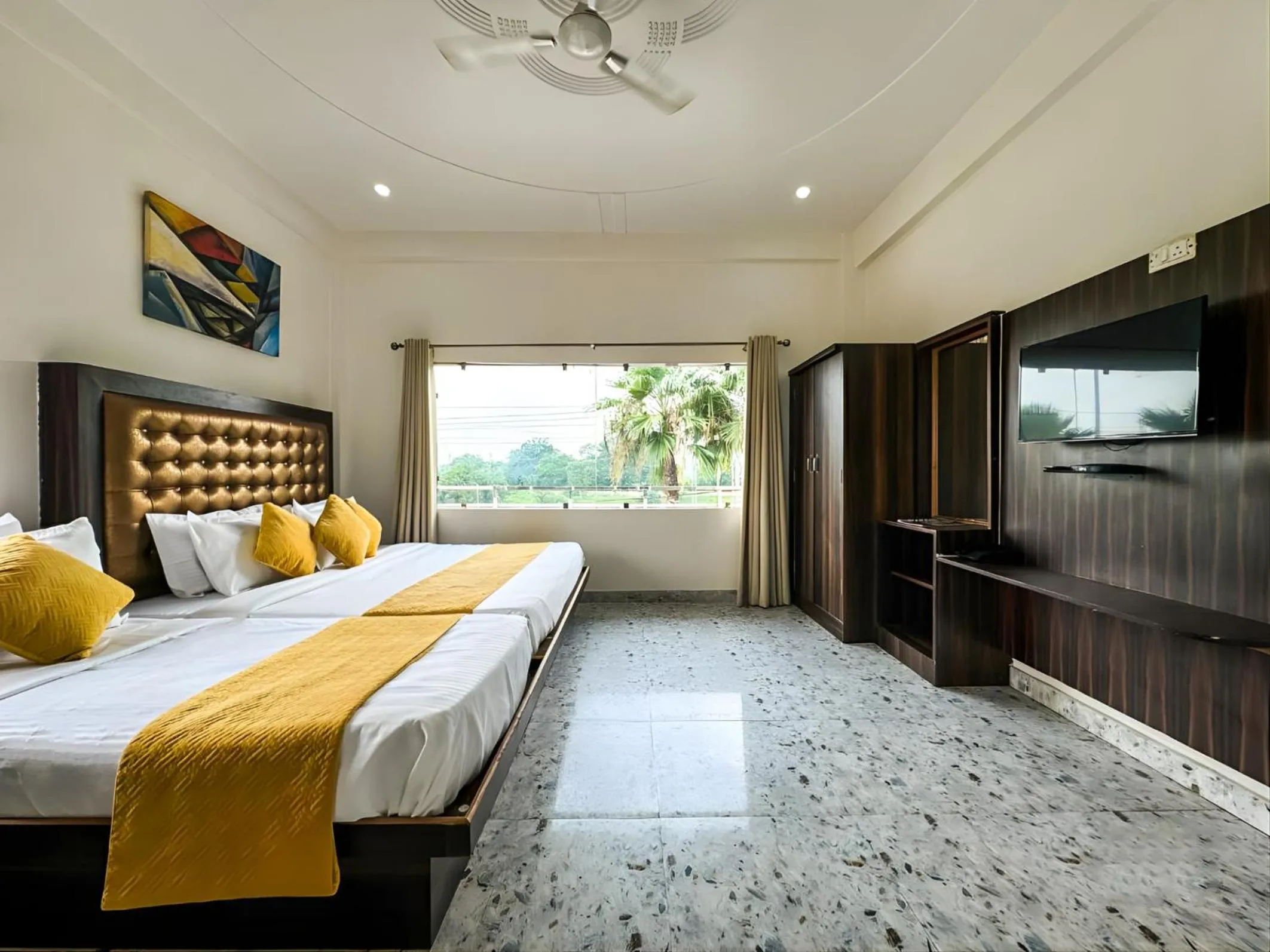 Bed in Hotel Vrinda Sarovar