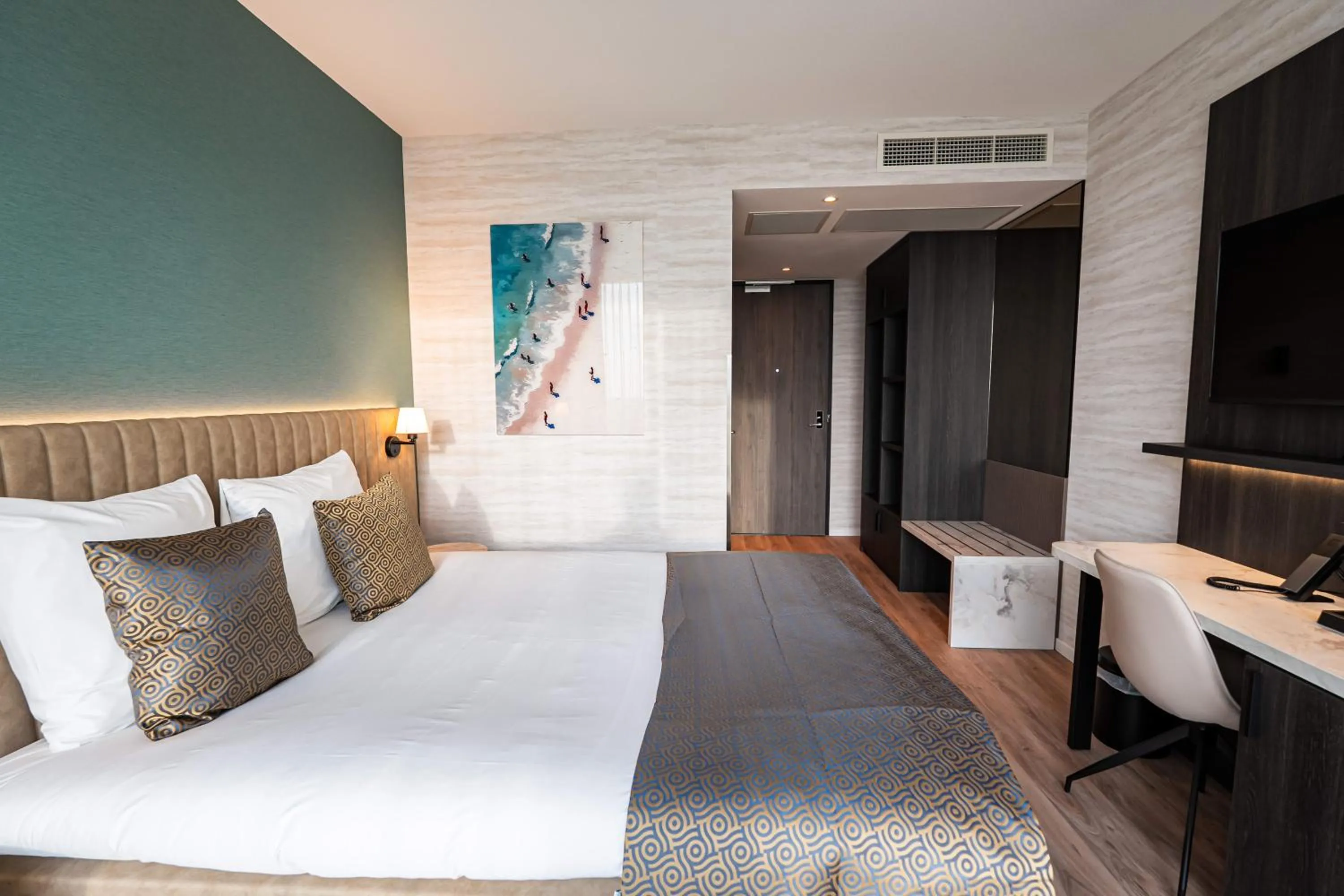 Bedroom, Bed in OZO Hotels De President Amsterdam Schiphol Airport