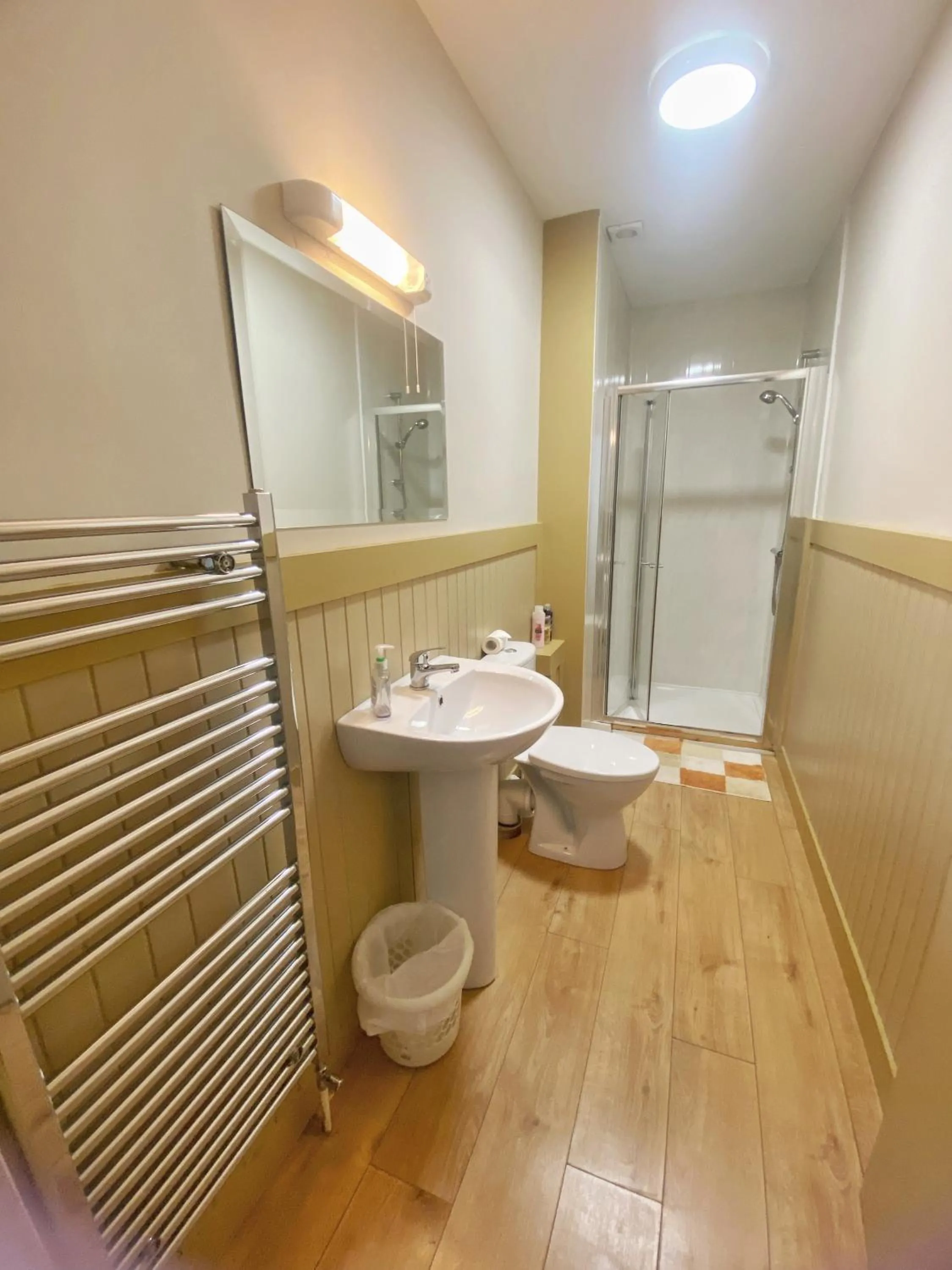 Shower in Dulrush Lodge Guest House, Restaurant and Self-Catering