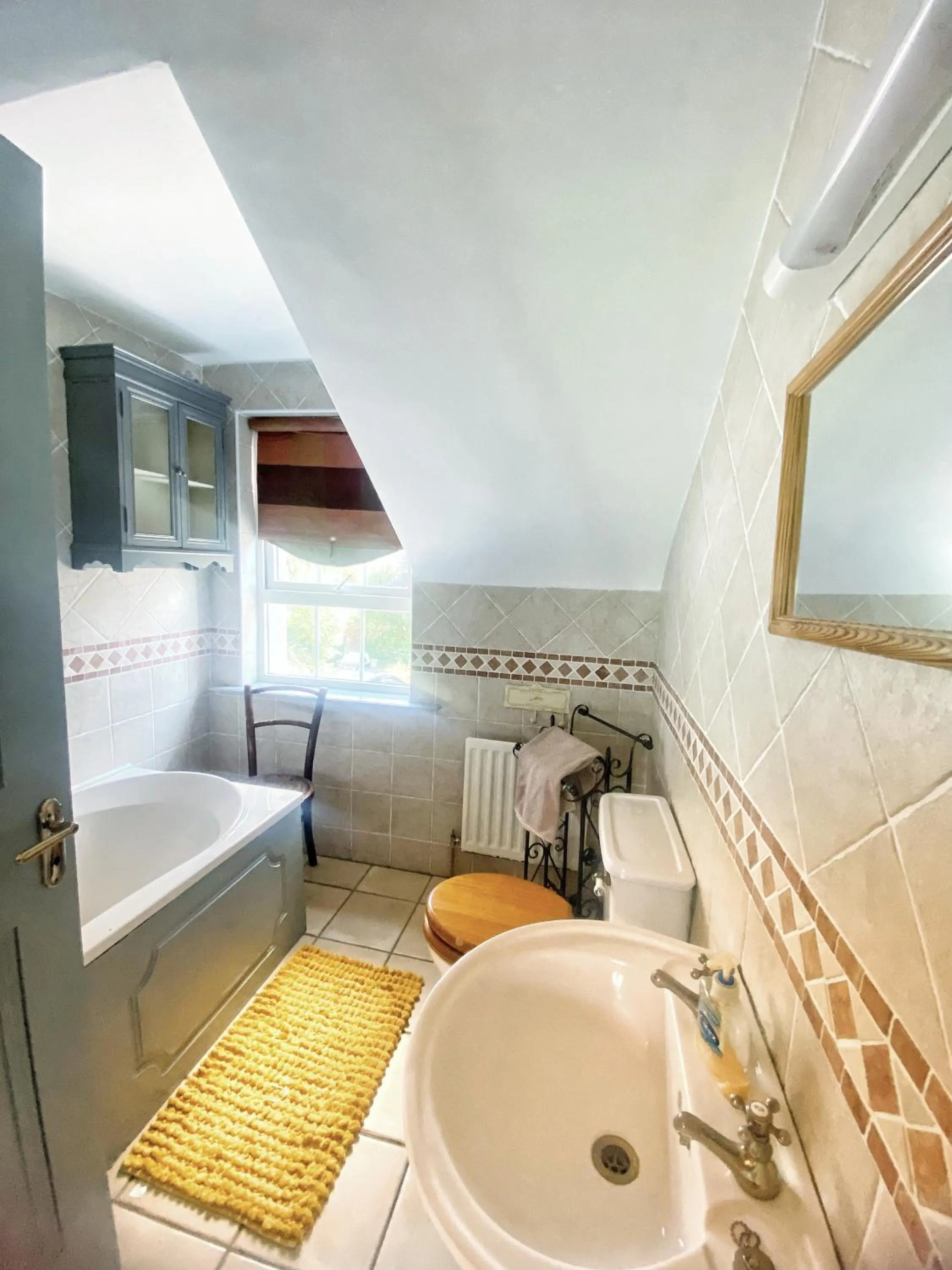 Bathroom in Dulrush Lodge Guest House, Restaurant and Self-Catering