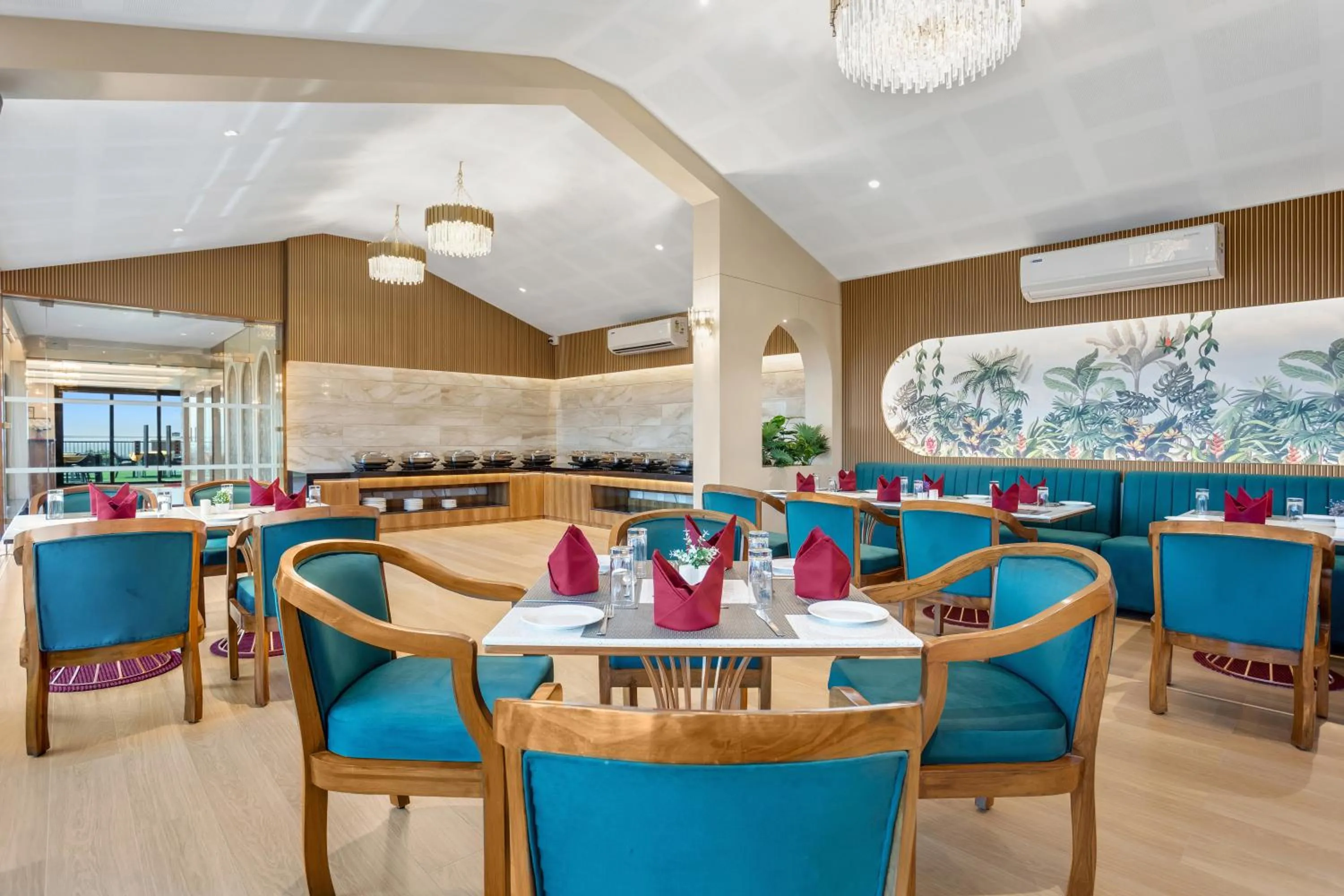 Restaurant/places to eat in Seashell Suites and Villas- Candolim Goa