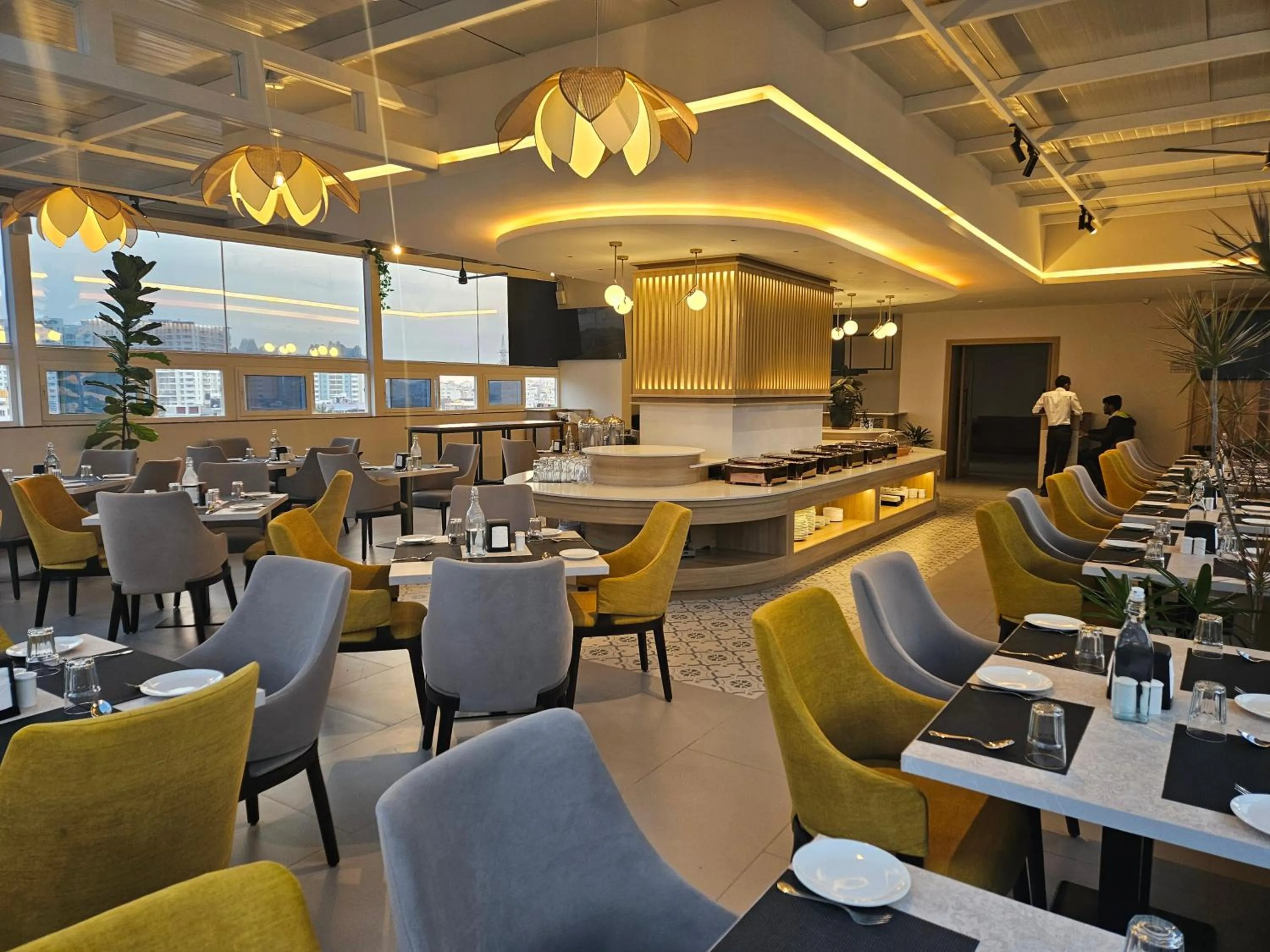 Restaurant/places to eat in Hotel Lenexa by Bestinn Leisure