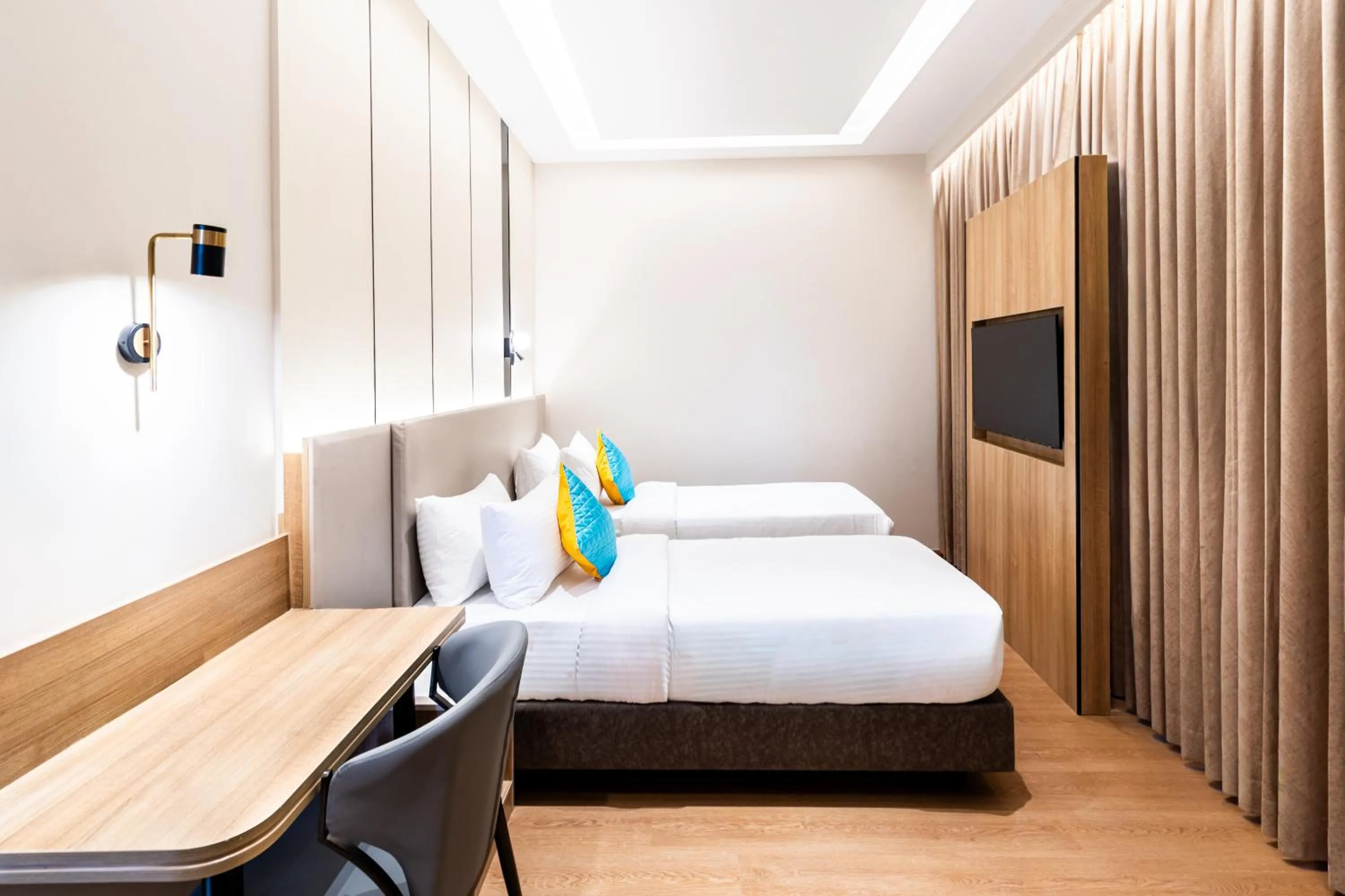 Bed in Hotel Lenexa by Bestinn Leisure