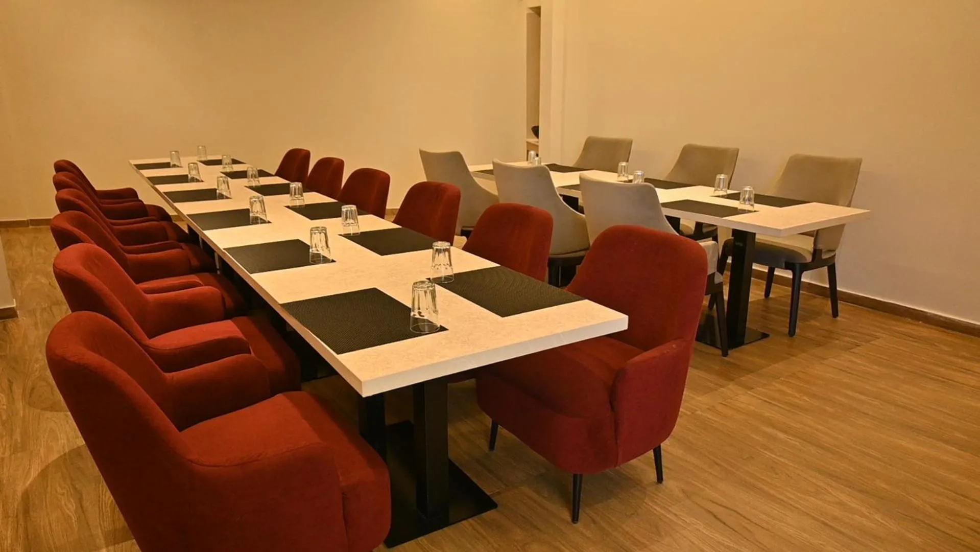 Business facilities in Hotel Lenexa by Bestinn Leisure